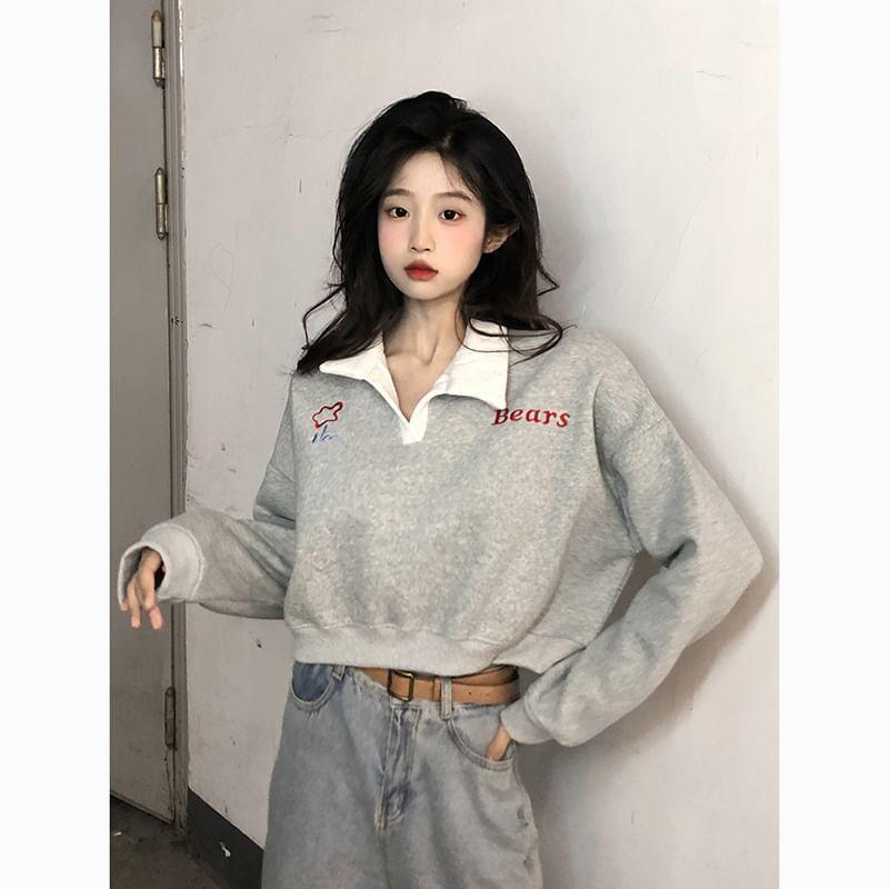 Contrast Collar Lettering Embroidered Crop Sweatshirt Product Image