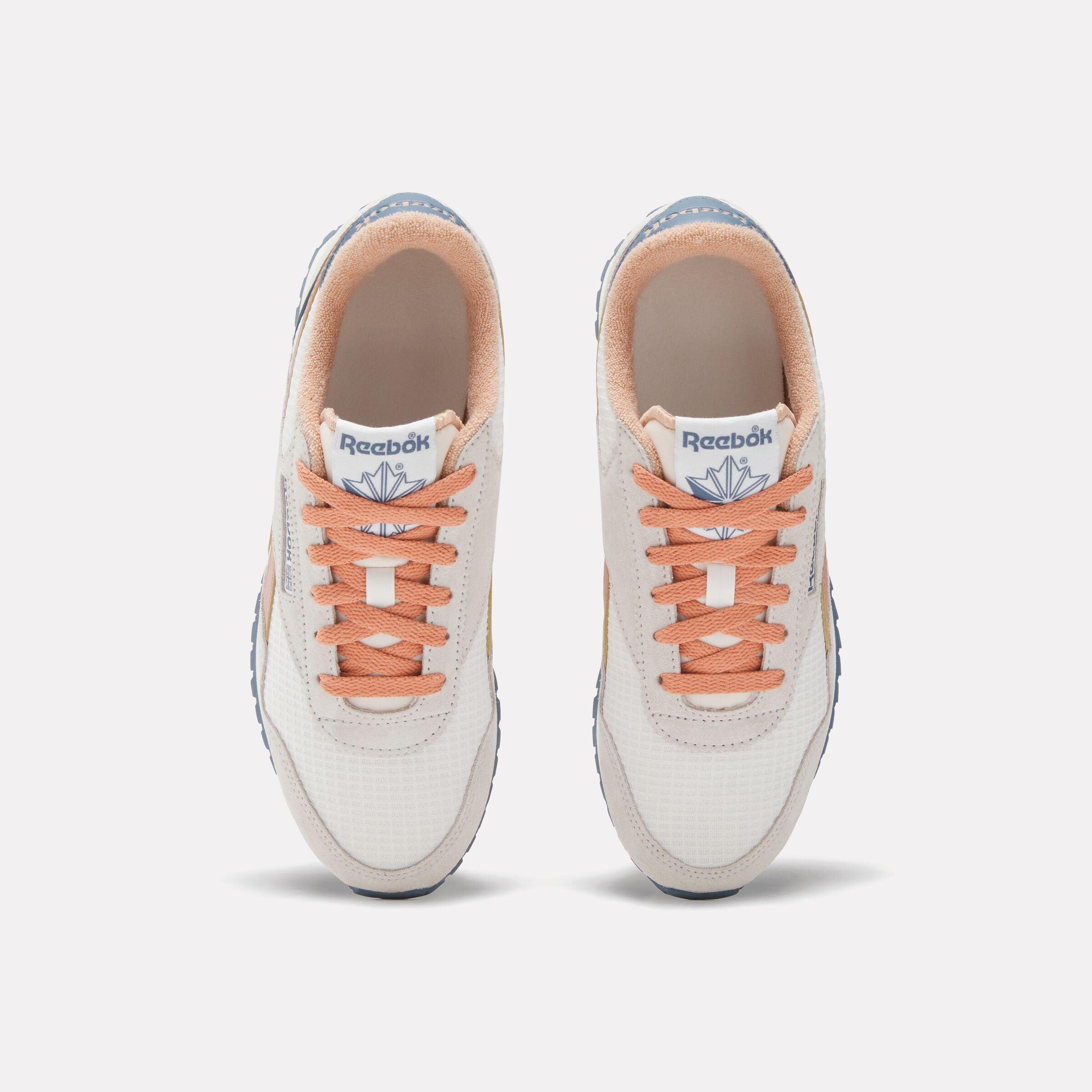 Women's Classic AZ Shoes Product Image