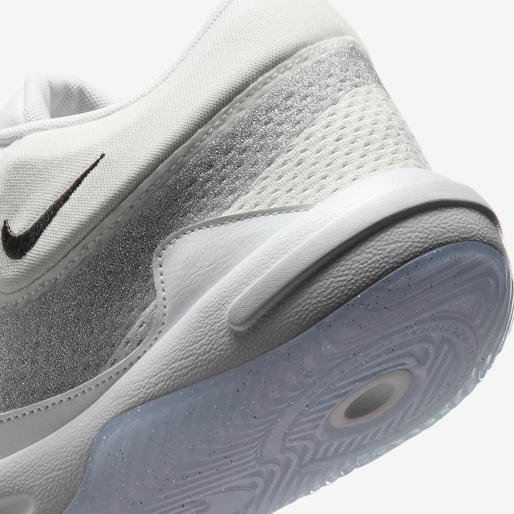 Nike Men's Hyperquick SE Volleyball Shoes Product Image