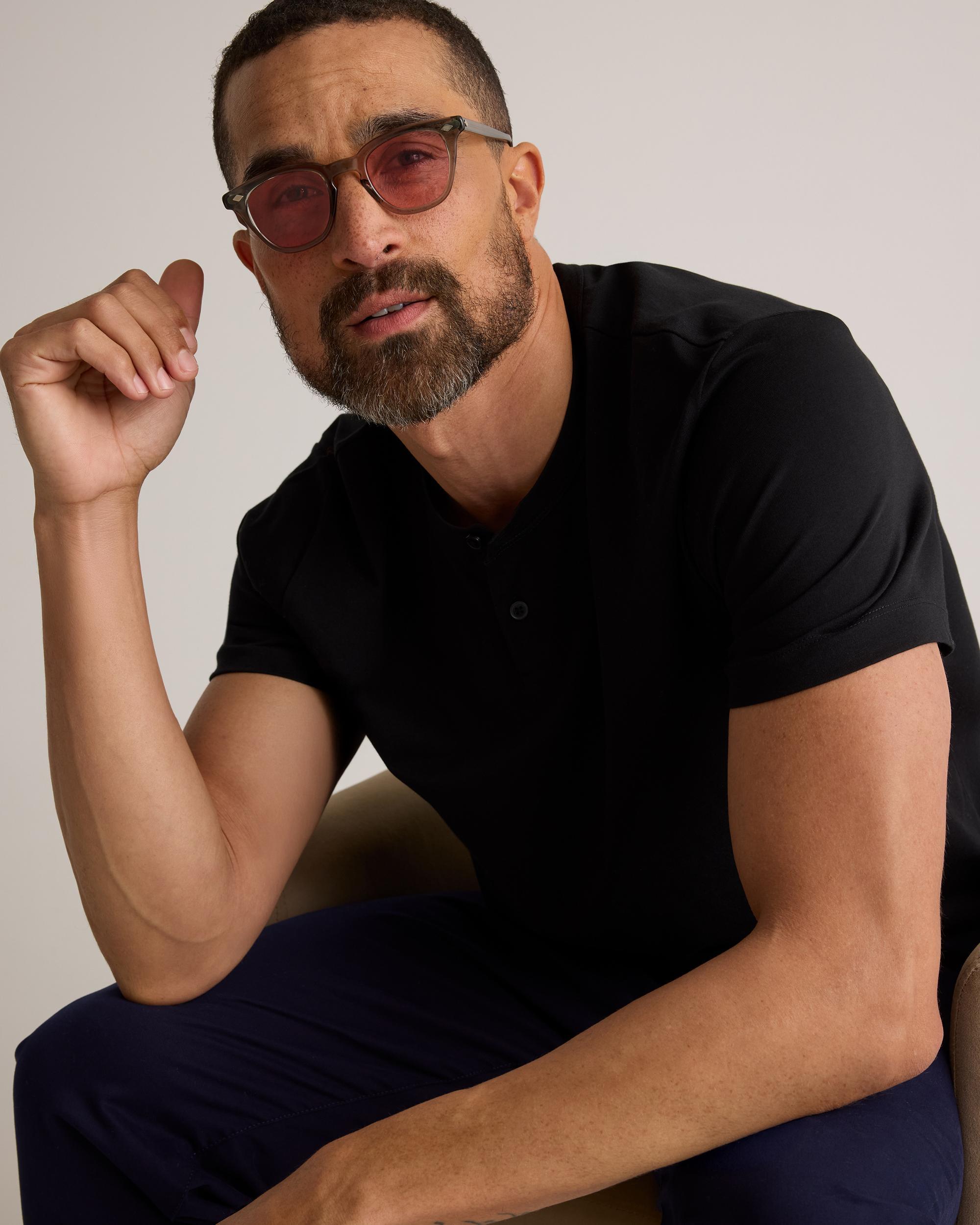 Quince | Men's 100% Pima Cotton Luxe Touch Henley Organic Cotton Product Image