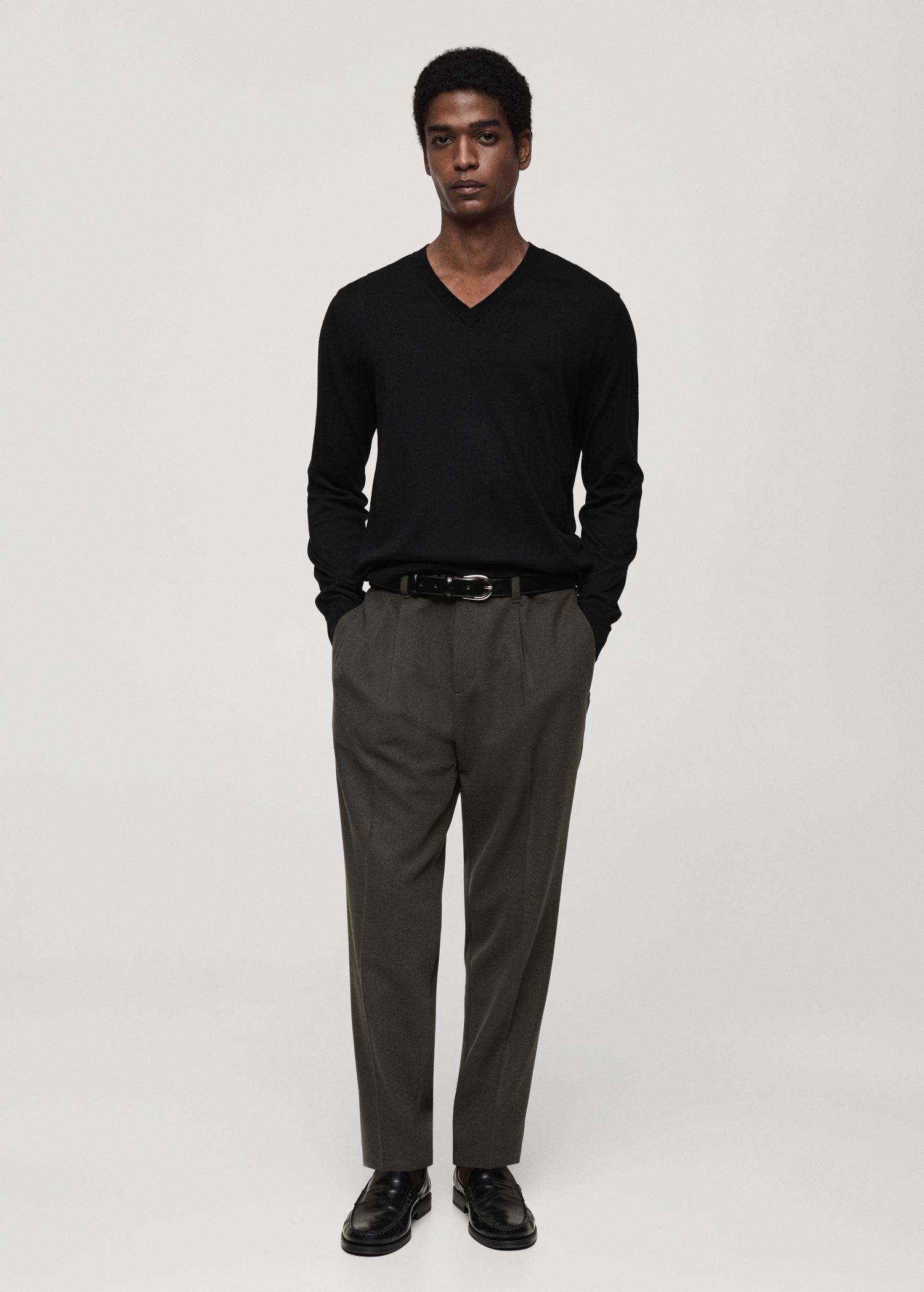 100% merino wool V-neck sweater - Men | MANGO USA Product Image
