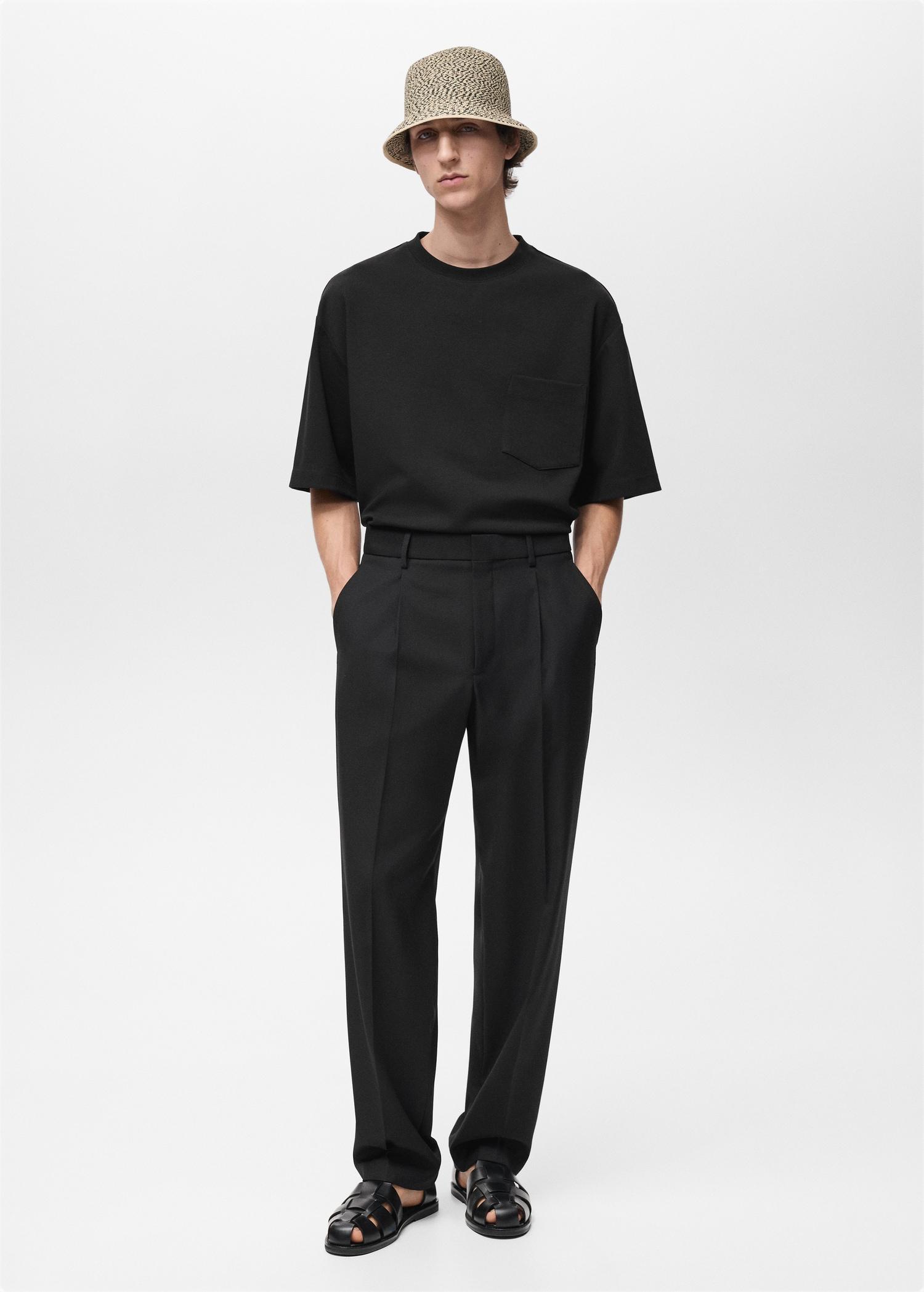 Oversized t-shirt with pocket - Men | MANGO USA Product Image