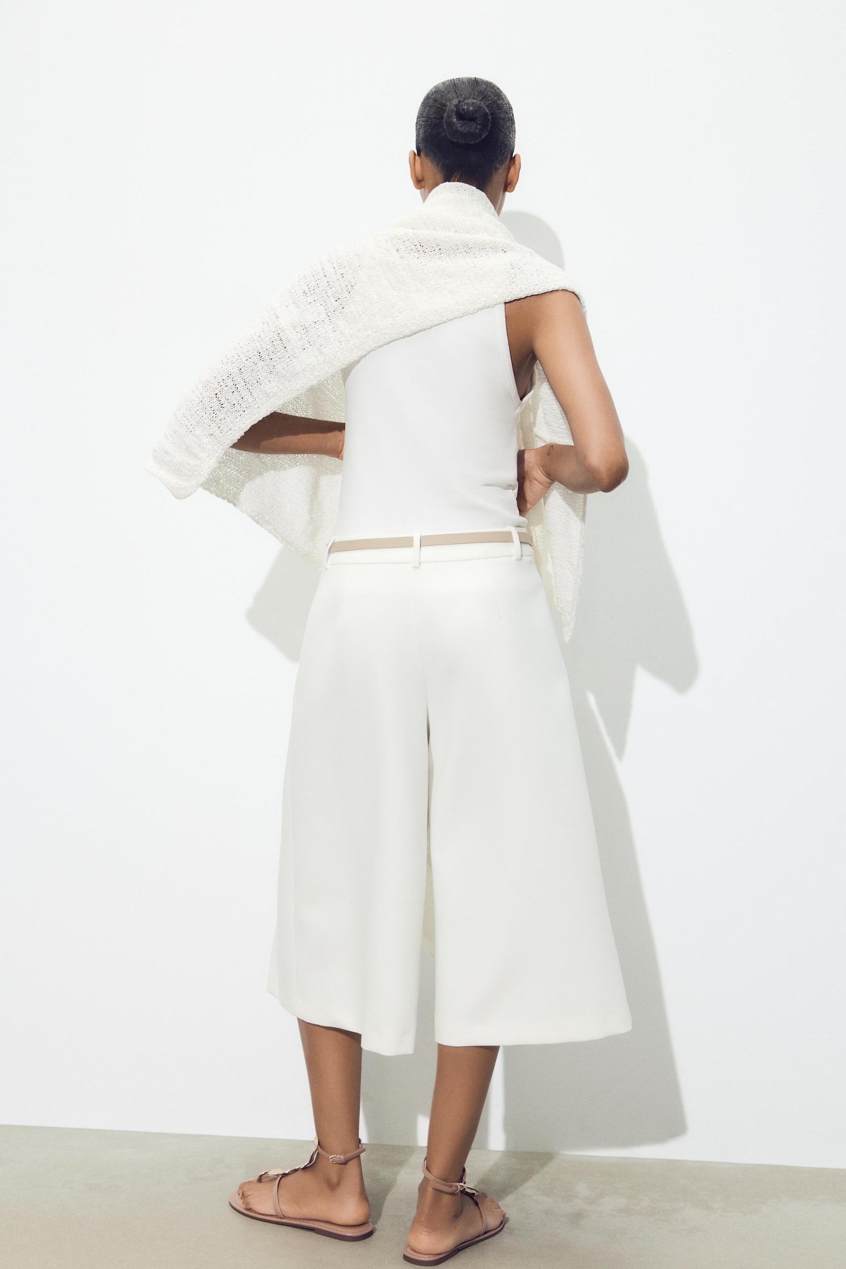 BELTED PLEATED LONG SHORTS Product Image
