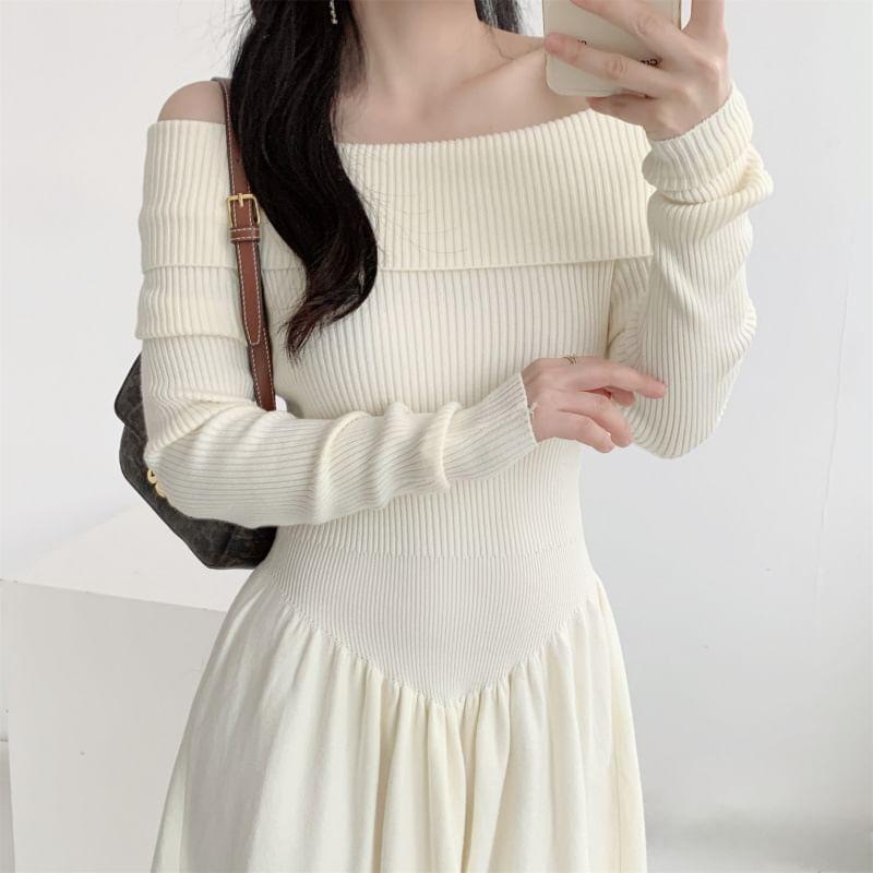 Long-Sleeve Off Shoulder Knit A-Line Dress Product Image