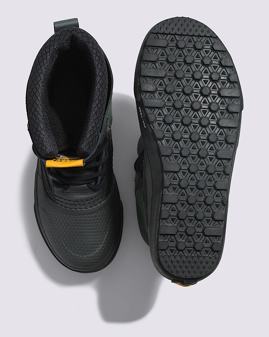 MTE Standard Snow Boot in Dark Grey / Black| Vans US Product Image