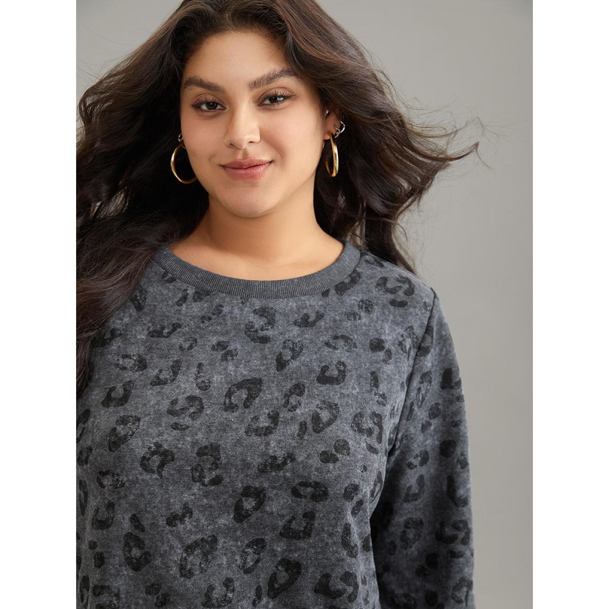 Plus Size Leopard Graphic Rib Knit Elastic Hem Sweatshirt Women DimGray Casual Rib Knit Round Neck Dailywear Sweatshirts BloomChic 18-20/2X Product Image