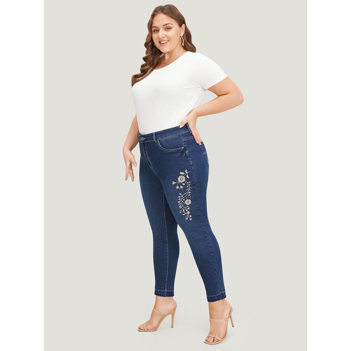 Plus Size Very Stretchy Floral Embroidered Dark Wash Jeans Women Indigo Casual Plants Embroidered High stretch Pocket Jeans BloomChic 22/3X Product Image