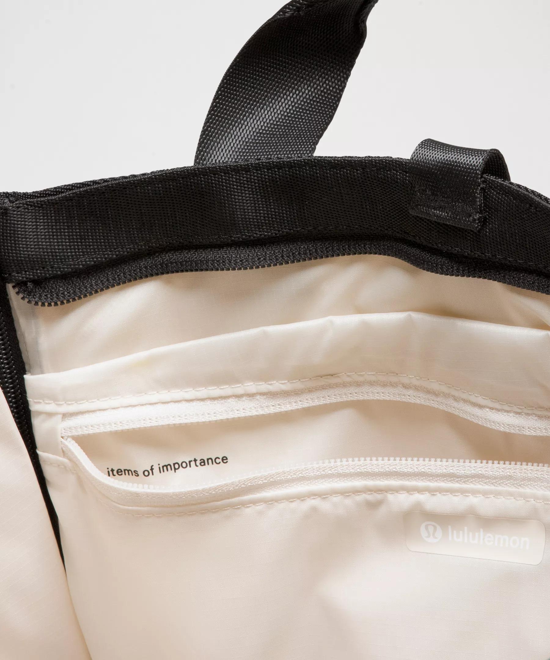 Racket Bag 19L Product Image