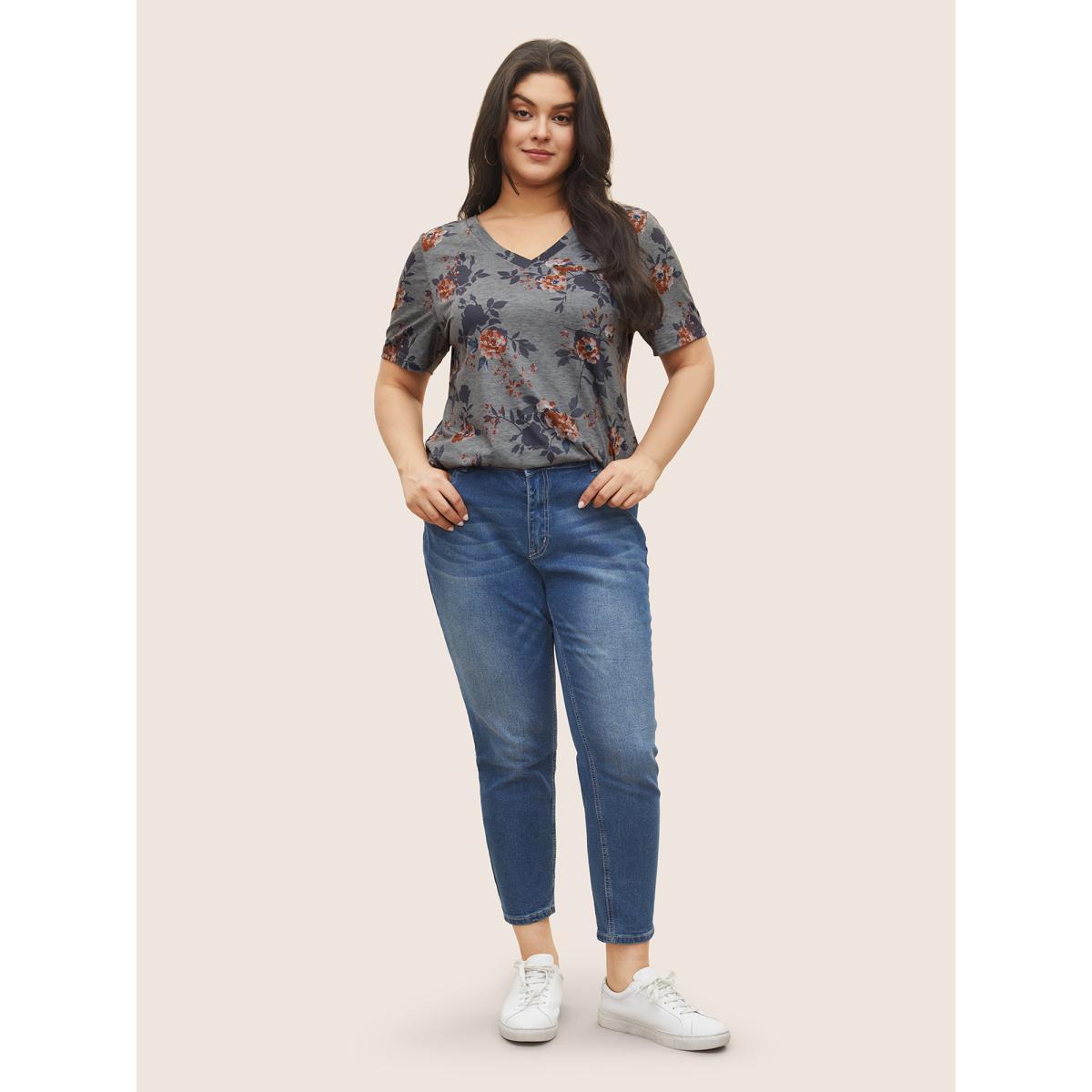 Plus Size V Neck Floral Print Patched Pocket T-shirt Gray Women Elegant Non Floral V-neck Everyday T-shirts BloomChic 26/4X Product Image