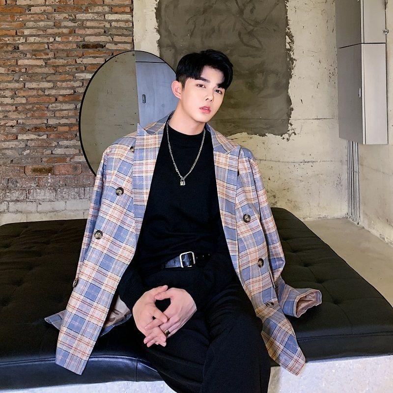 Peak Lapel Plaid Double-Breasted Blazer Product Image