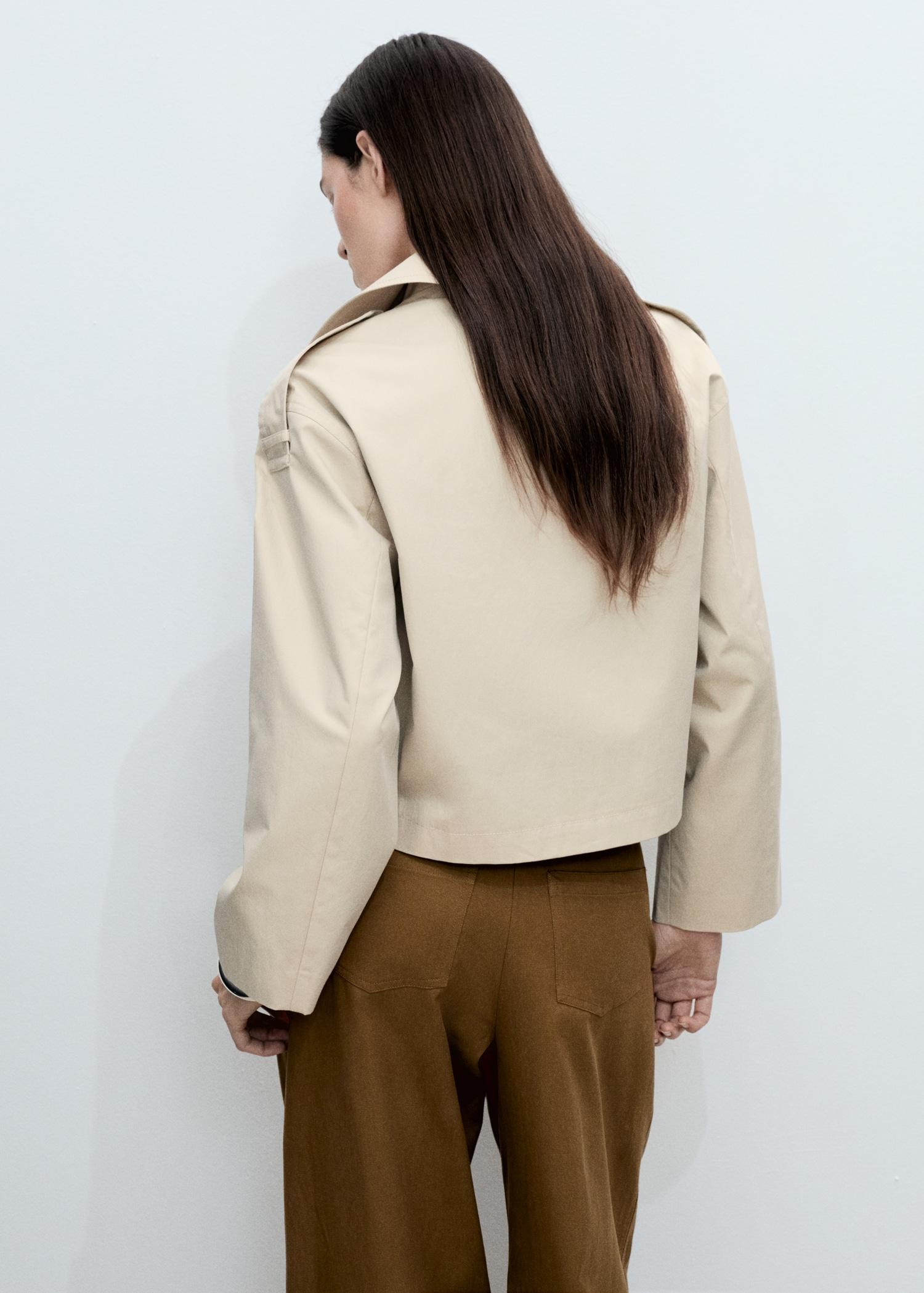 Double-breasted cropped trench coat - Women | MANGO USA Product Image