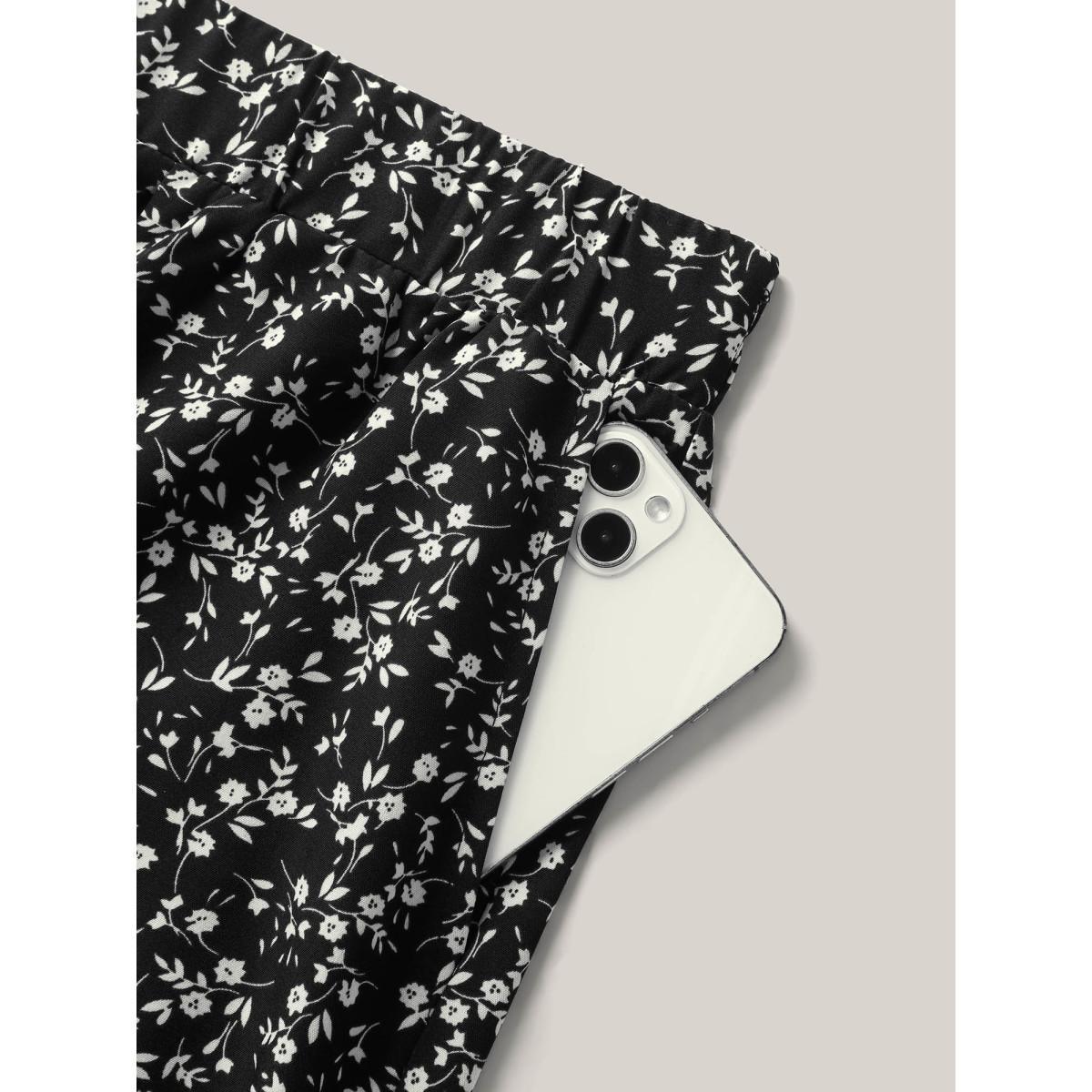 Plus Size Floral Print Wide-Leg Shorts Women BlackFlower Elegant Wide Leg Everyday-Elegant Shorts BloomChic 18-20/2X Product Image