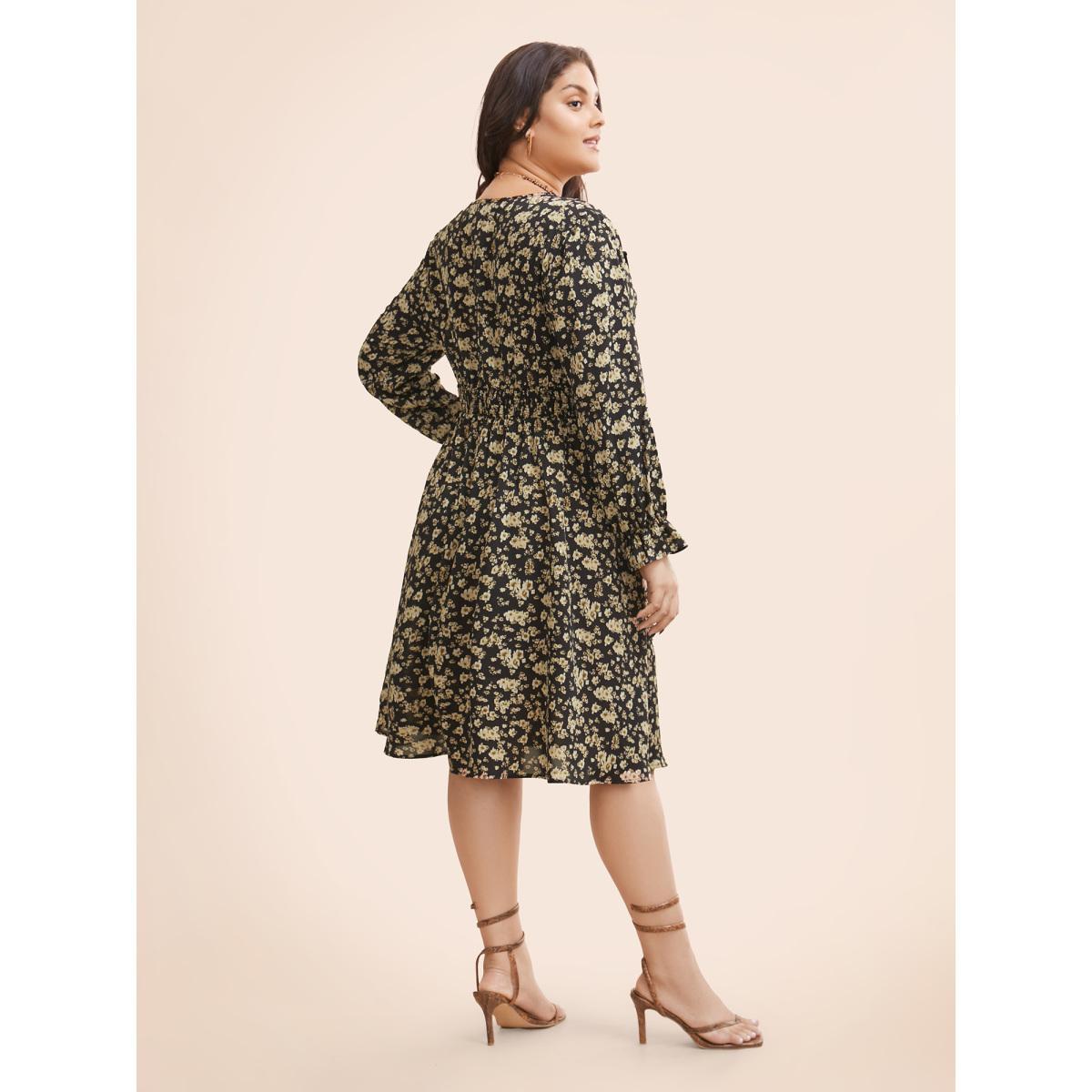 Plus Size V Neck Ditsy Floral Ruffles Shirred Dress Black Women Resort Shirred V-neck Long Sleeve Curvy BloomChic 12/L Product Image