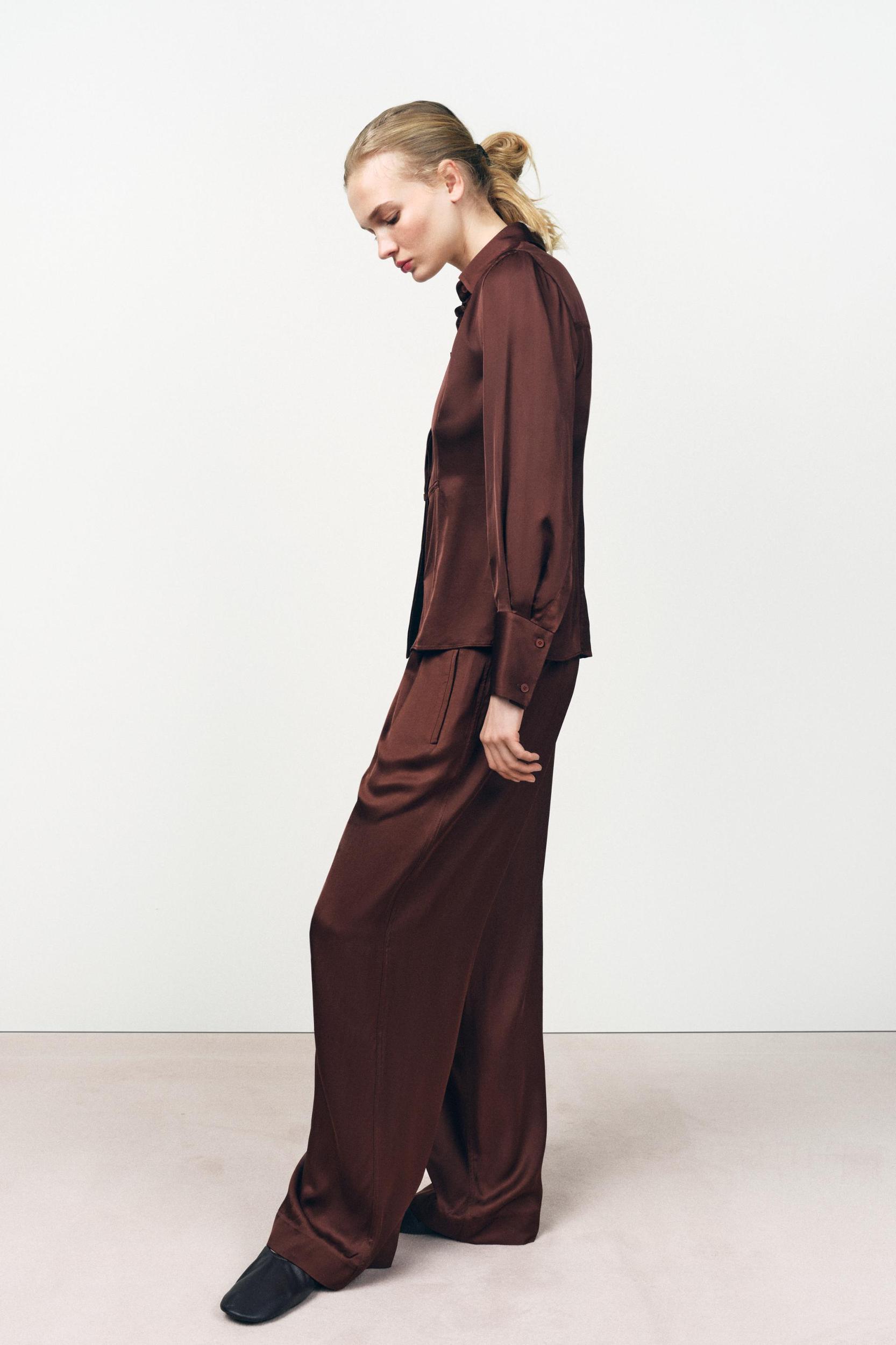 FLOWY SATIN PLEATED PANTS Product Image