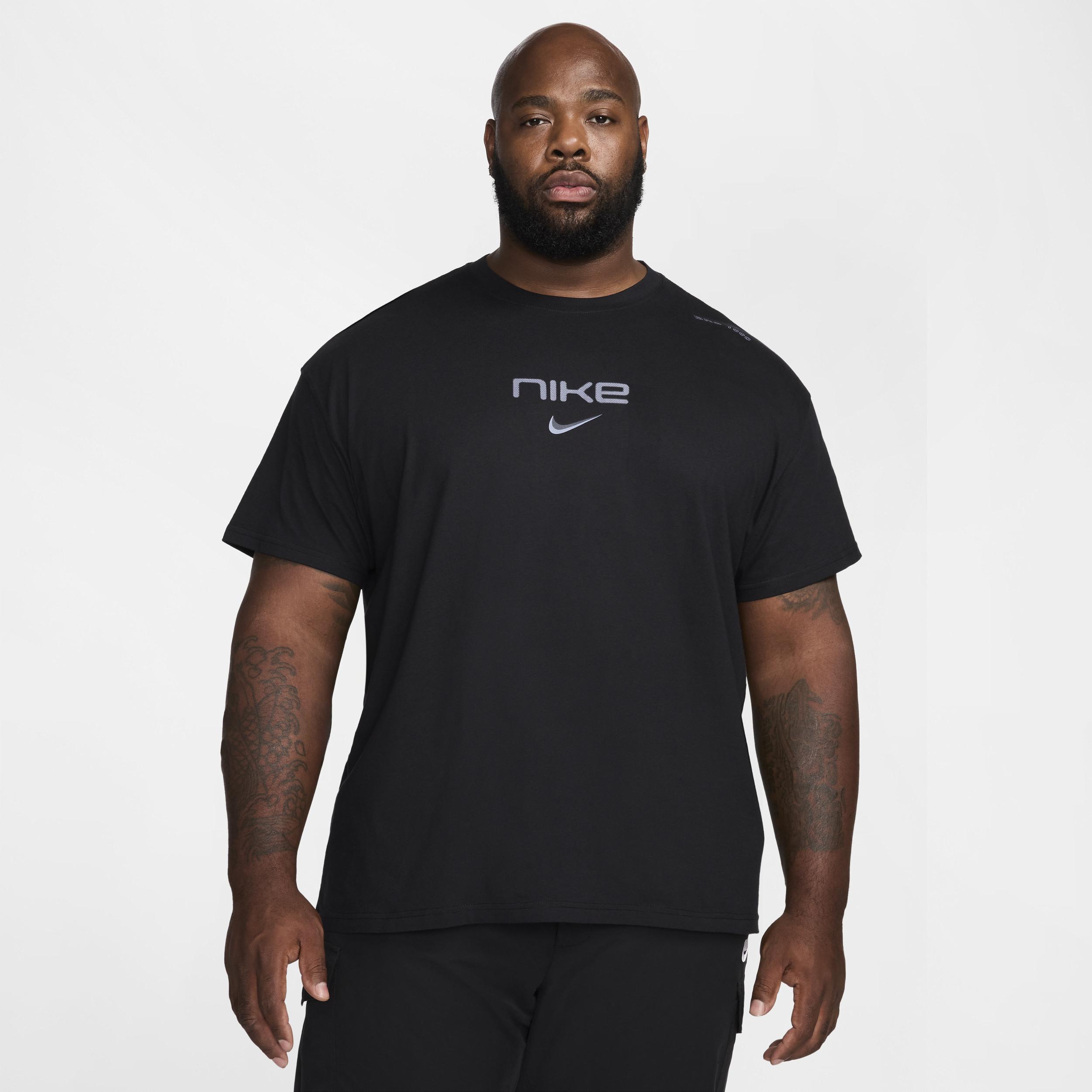 Nike Sportswear Men's Max90 T-Shirt Product Image