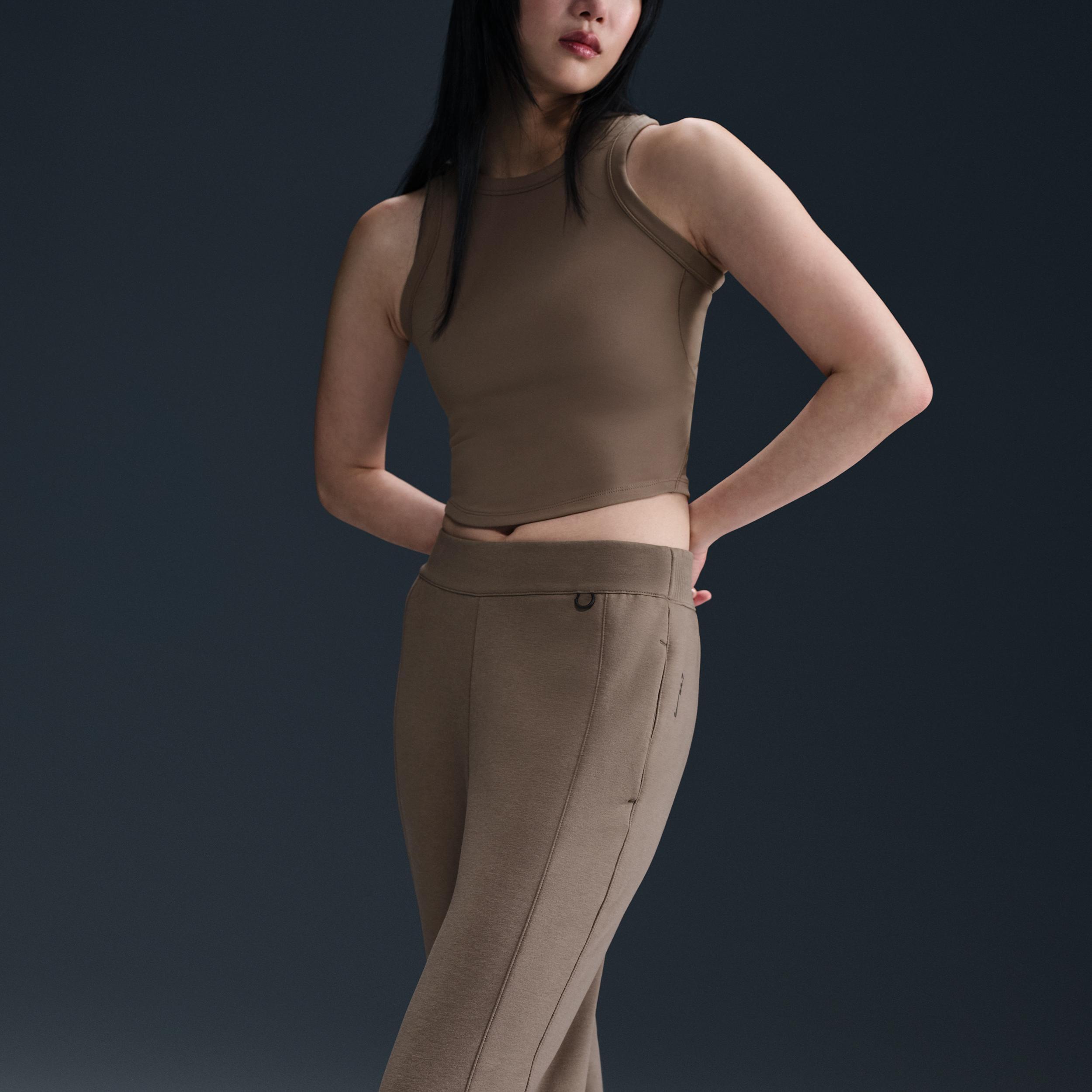 Nike Women's 24.7 ImpossiblySoft Dri-FIT Mid-Rise Jogger Pants Product Image