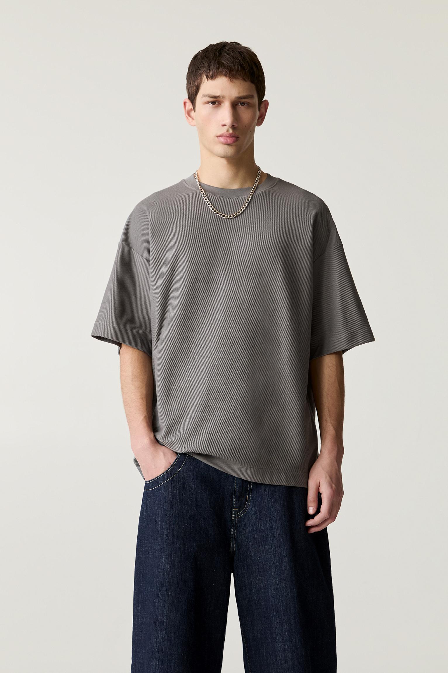 Textured short sleeve sweatshirt Product Image