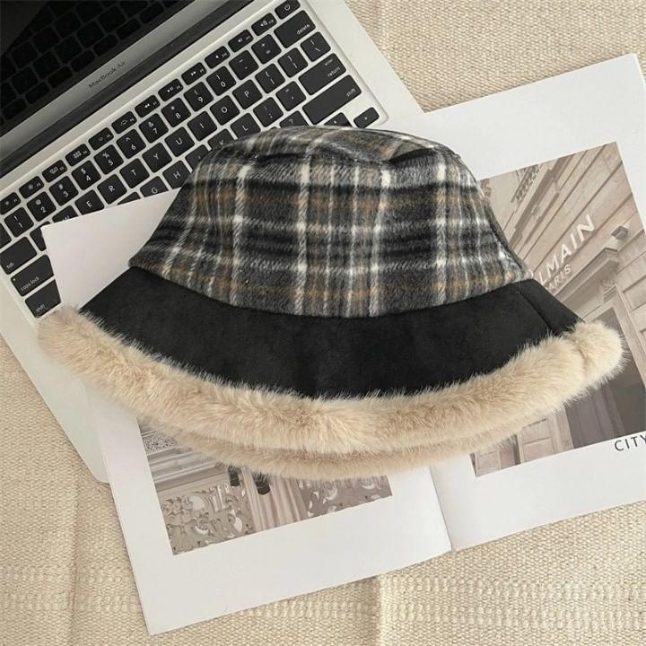 Plaid Fleece-Lined Bucket Hat Product Image