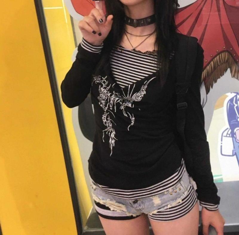 Long Sleeve Mock Two Piece Striped Paneled Graphic Print Slim-Fit T-Shirt Product Image