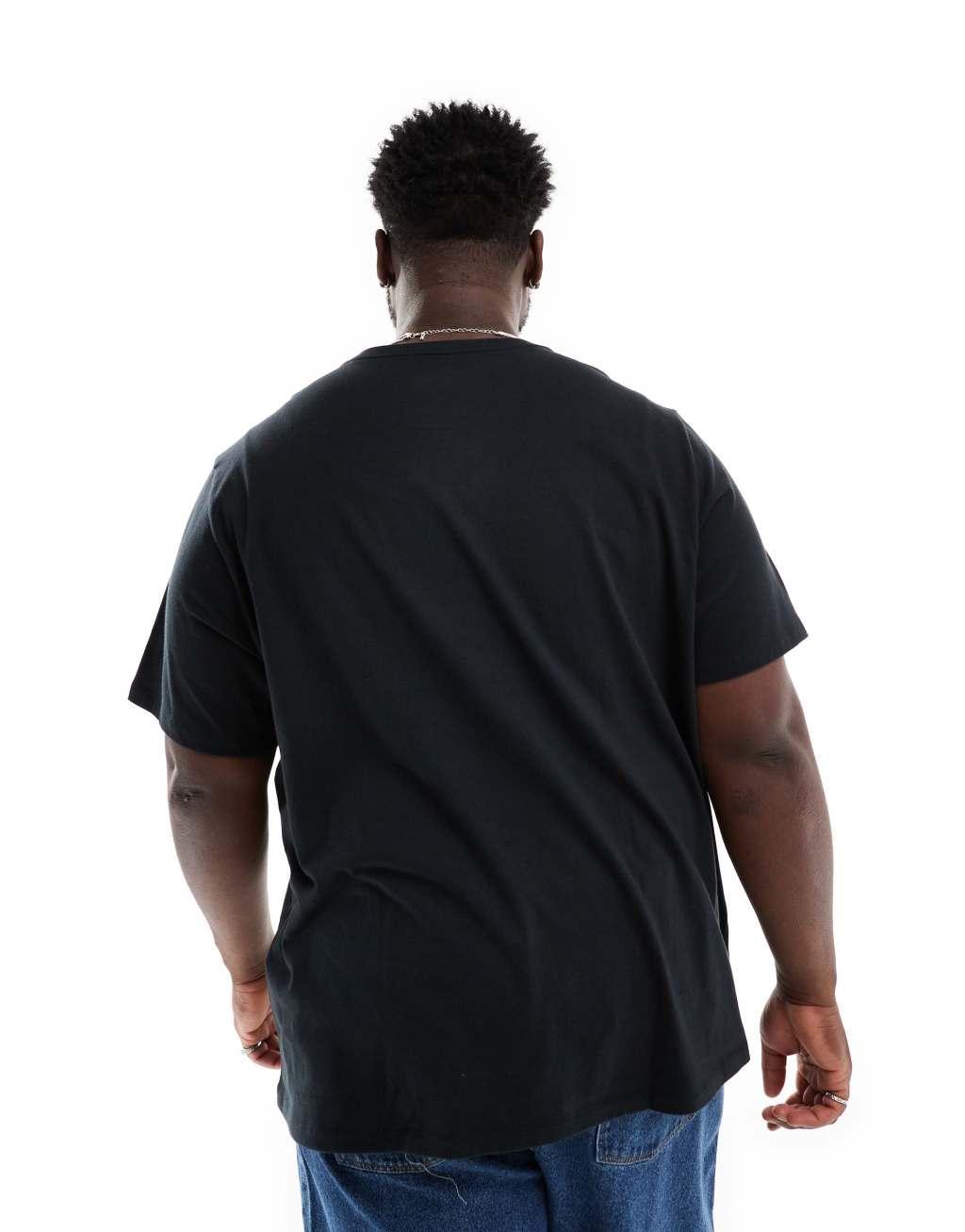 Levi's Big & Tall original small batwing logo t-shirt in black Product Image