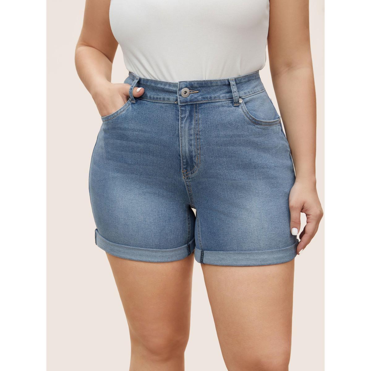 Plus Size Light Wash Roll Hem Slanted Pocket Denim Shorts Women LightBlue Roll Hem High stretch Everyday Slanted pocket Casual Denim Shorts BloomChic 26/4X Product Image