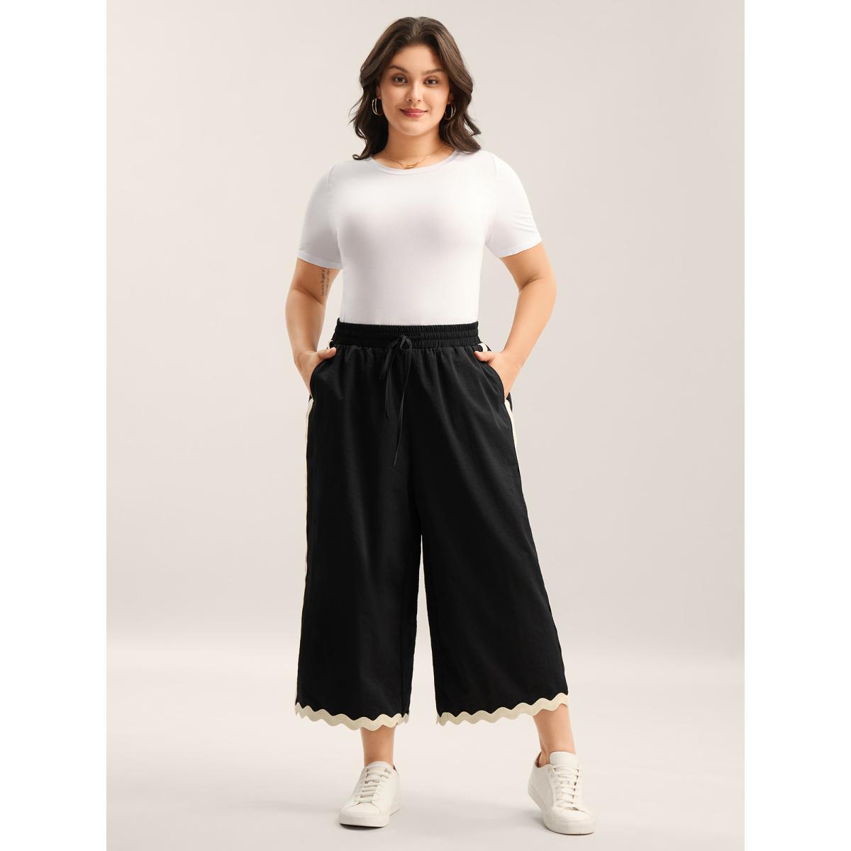 Plus Size Color Contrast Detail Wide-Leg Pants Women Black Casual Wide Leg Mid Rise Everyday-Casual Pants BloomChic 28/5X Product Image