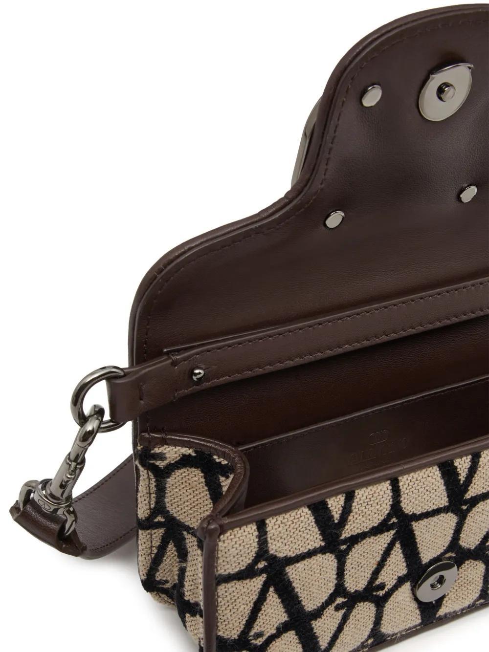 monogram-pattern logo-plaque shoulder bag Product Image