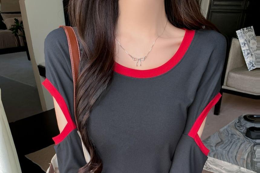 Long-Sleeve Scoop Neck Contrast Trim Cutout Slim Fit Tee Product Image