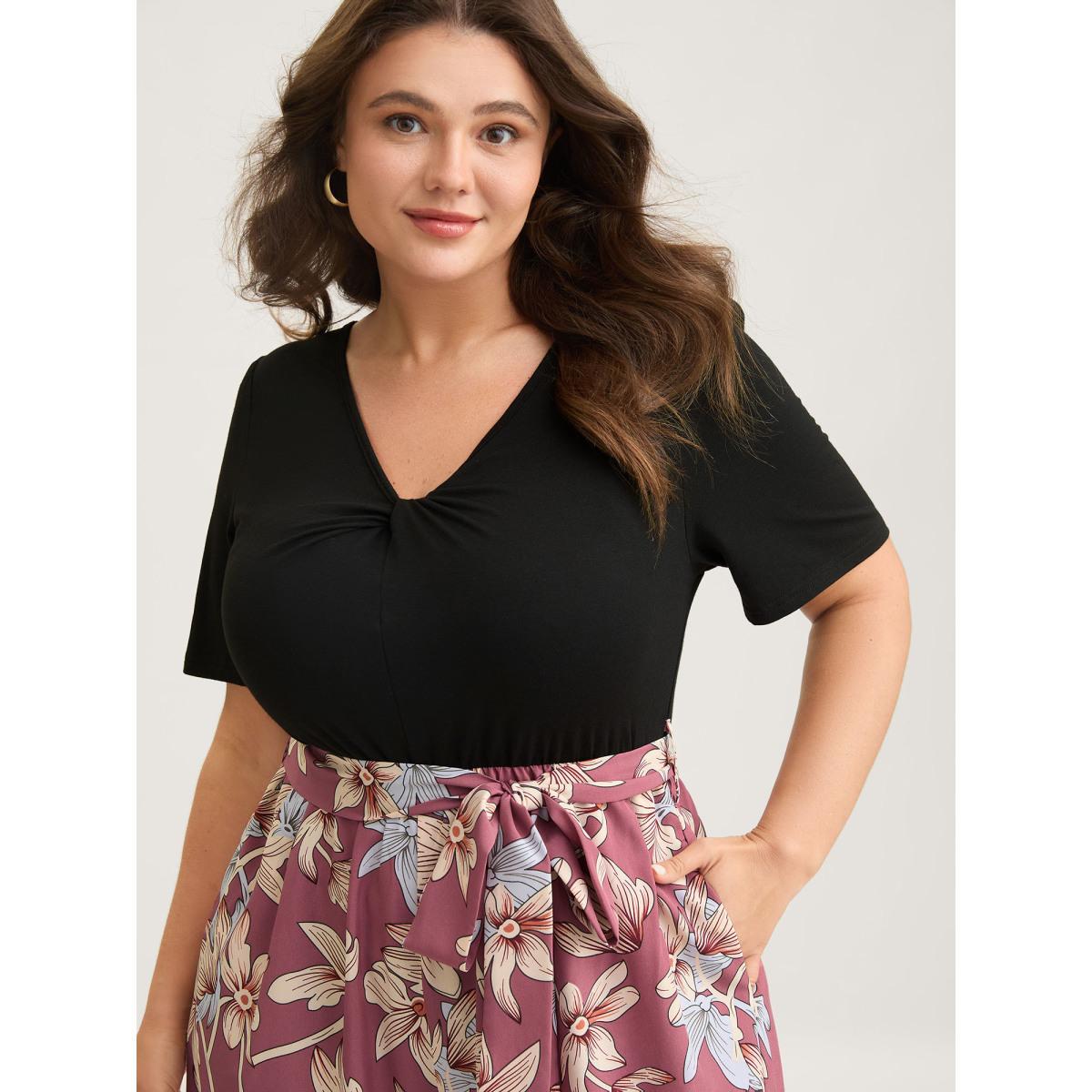 Plus Size Rosered Color Contrast Floral Belted Jumpsuit Women Short sleeve V-neck Everyday-Elegant Loose Jumpsuits BloomChic 22-24/3X Product Image