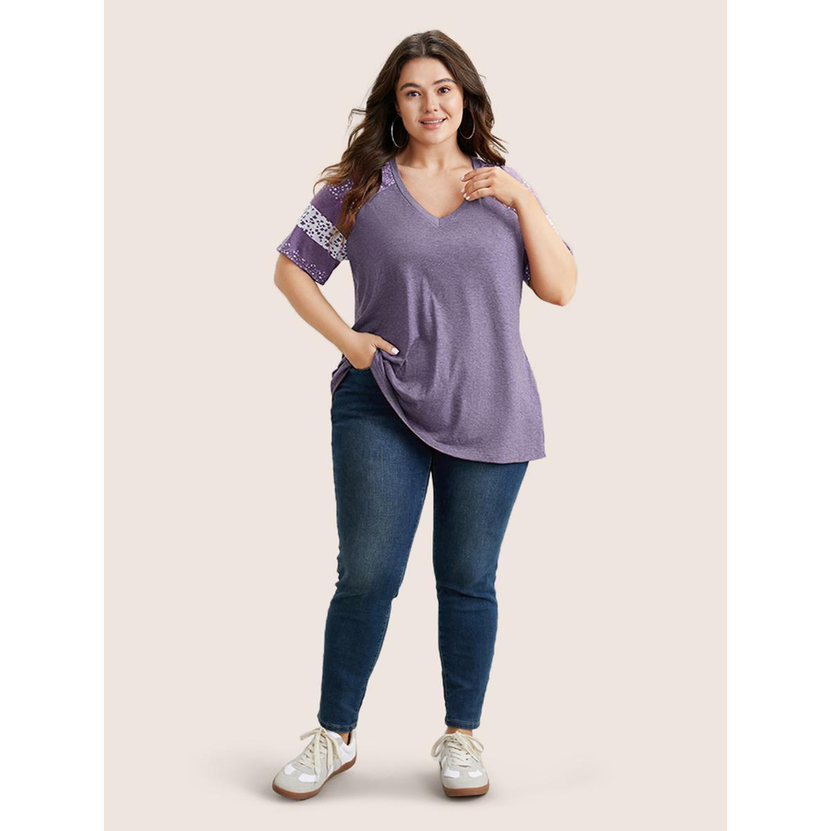 Plus Size Ditsy Floral Colorblock Contrast Raglan Sleeve T-shirt Mauve Women Casual Contrast Ditsy Floral V-neck Everyday T-shirts BloomChic 12/L Product Image