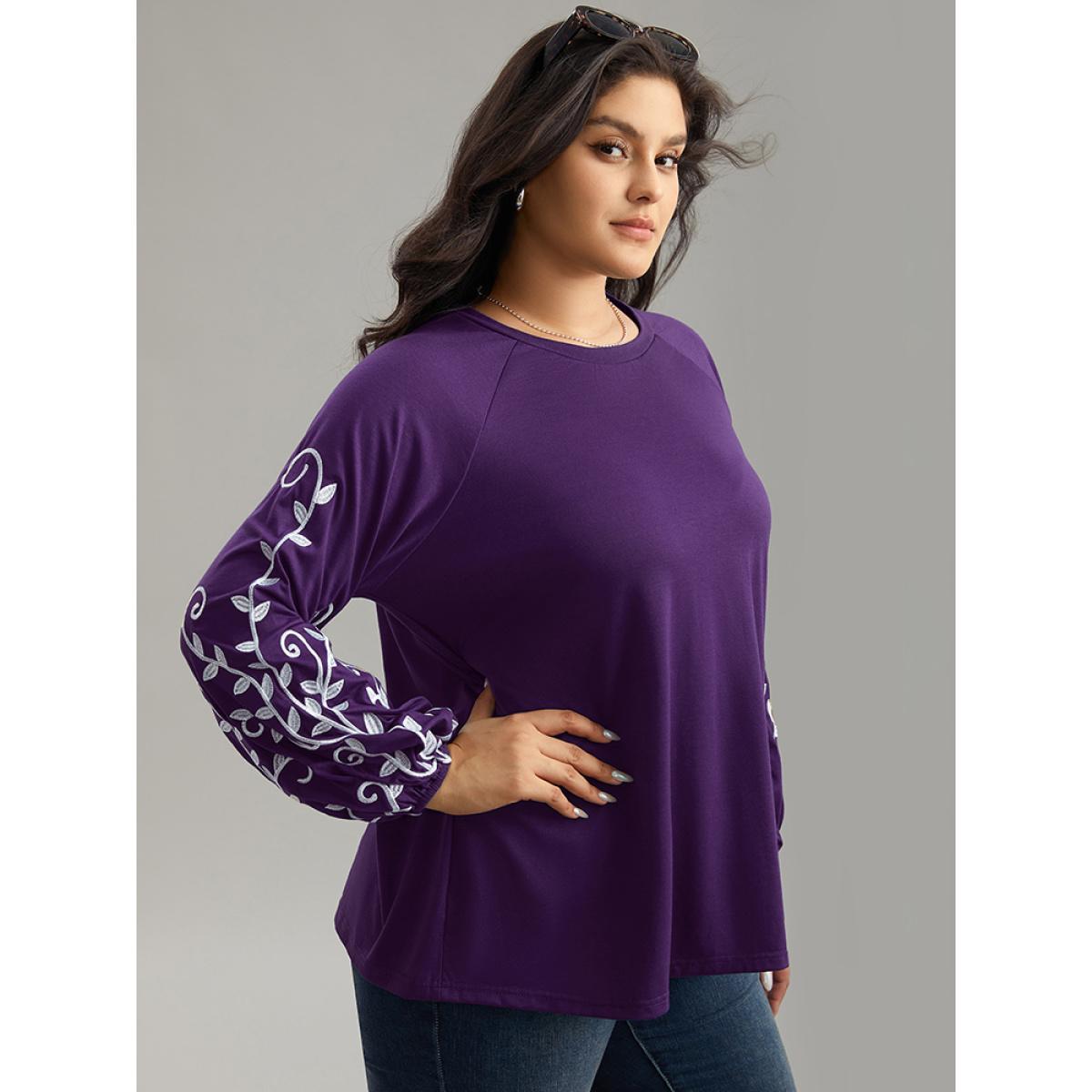 Plus Size Floral Embroidered Contrast Raglan Sleeve T-shirt Purple Women Elegant Elastic cuffs Silhouette Floral Print Round Neck Dailywear T-shirts BloomChic 26/4X Product Image