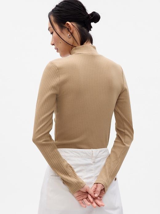 Modern Mockneck Cropped T-Shirt Product Image