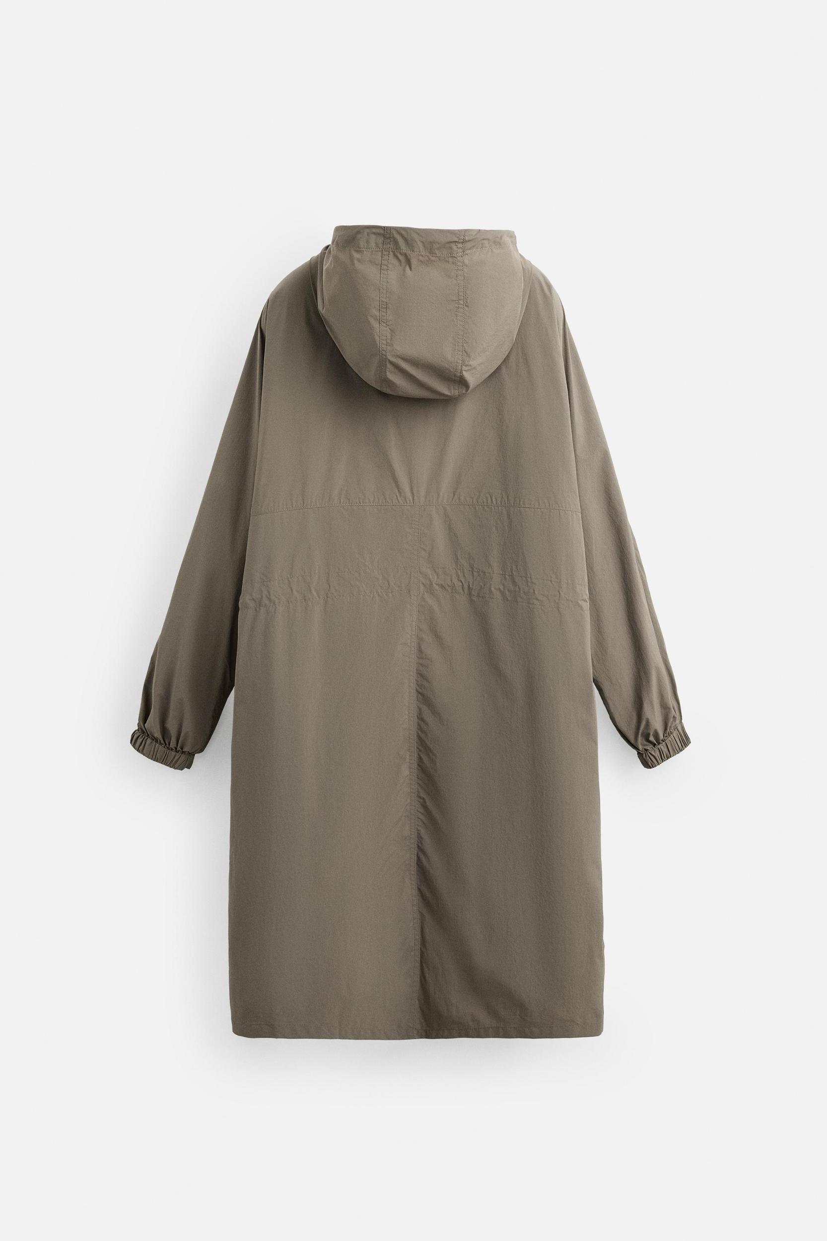 LIGHTWEIGHT TECHNICAL PARKA Product Image