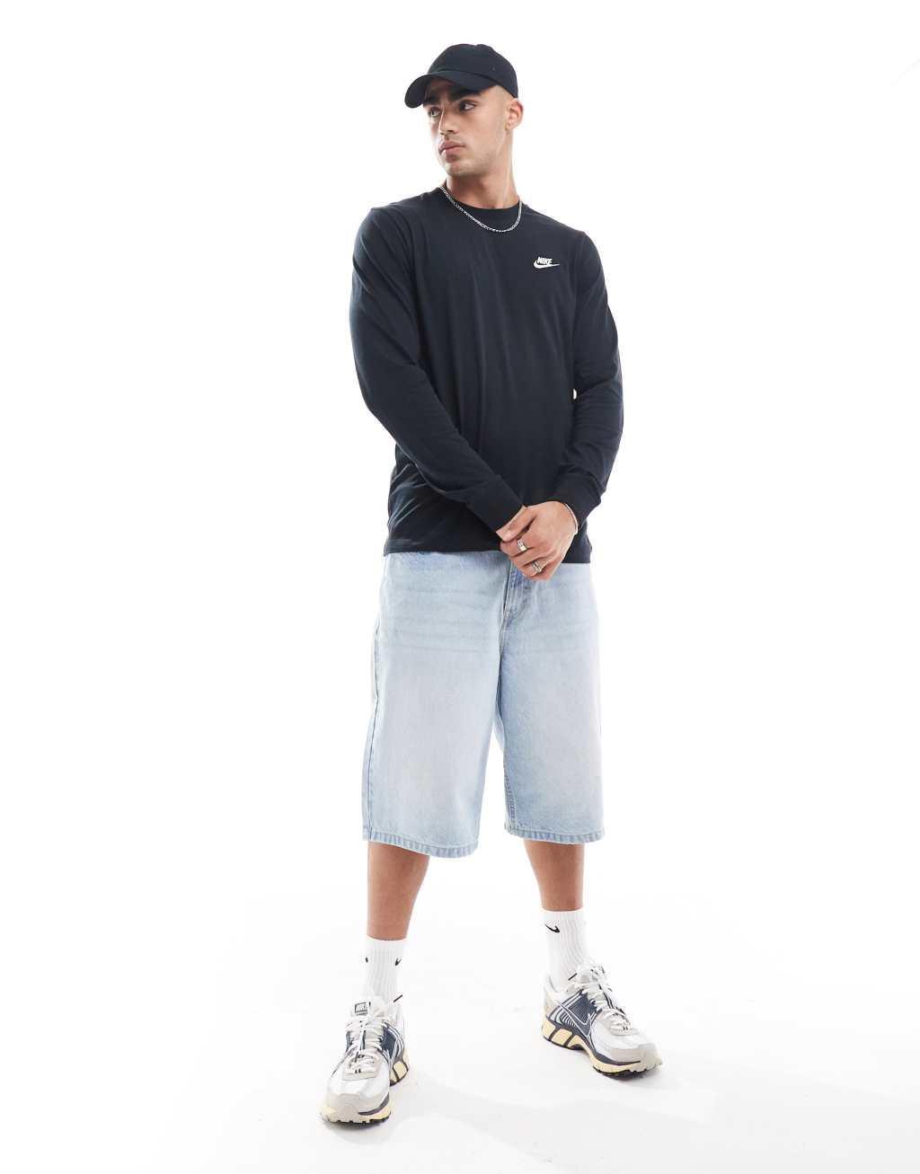 Nike Club long sleeve t-shirt in black Product Image