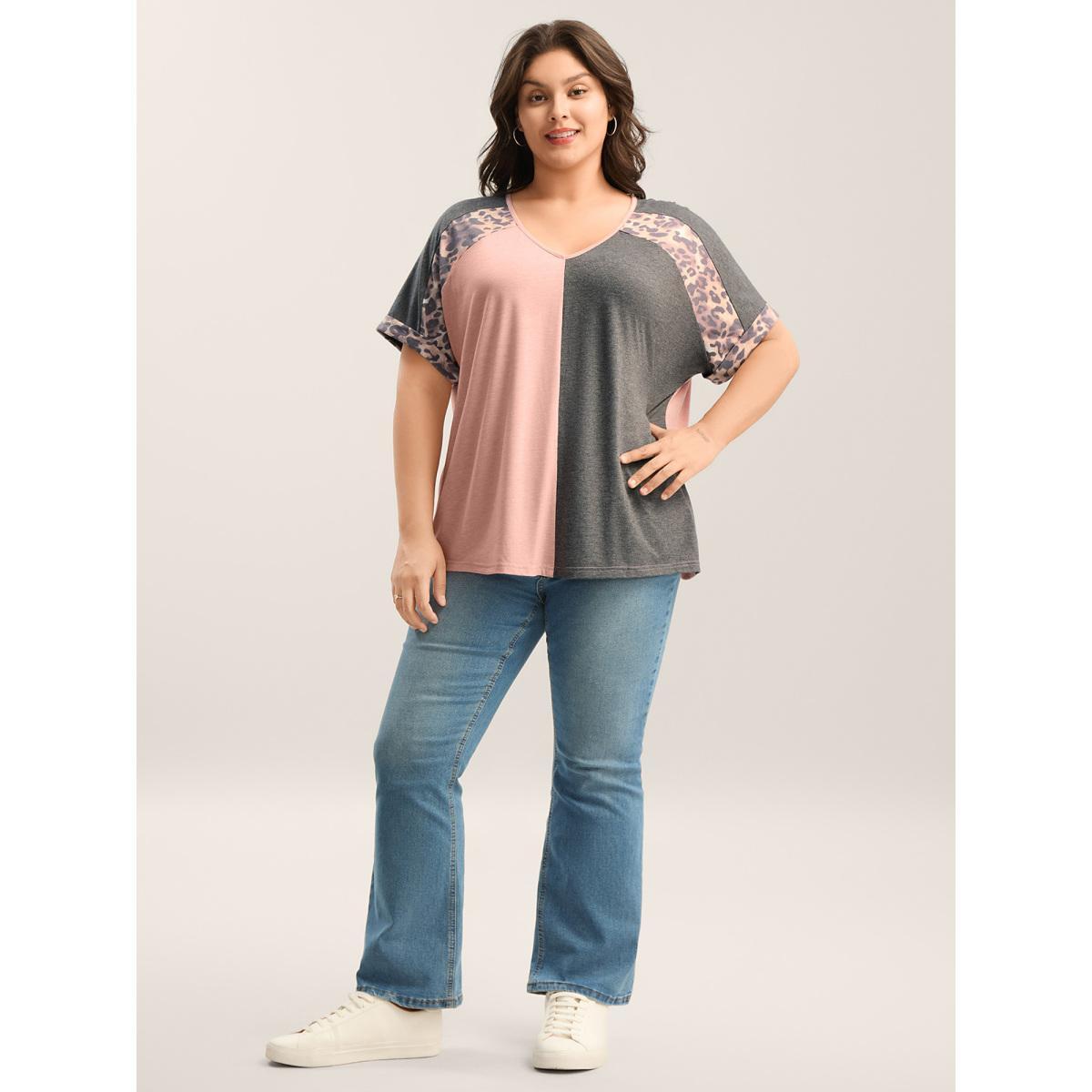 Plus Size Leopard Print Color Contrast T-Shirt Multicolor Women Contrast V-neck Everyday-Casual T-shirts BloomChic 26/4X Product Image