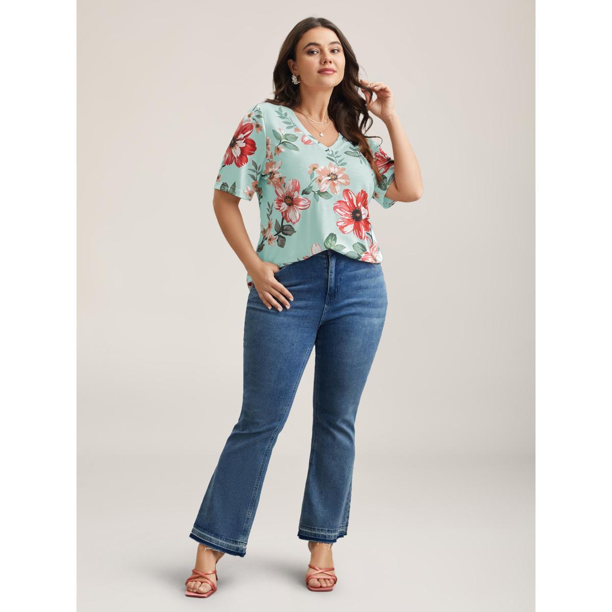 Plus Size Multi-Color Floral Print V-Neck T-Shirt Crepe Women Elegant Non Natural Flowers V-neck Everyday T-shirts BloomChic 28/5X Product Image