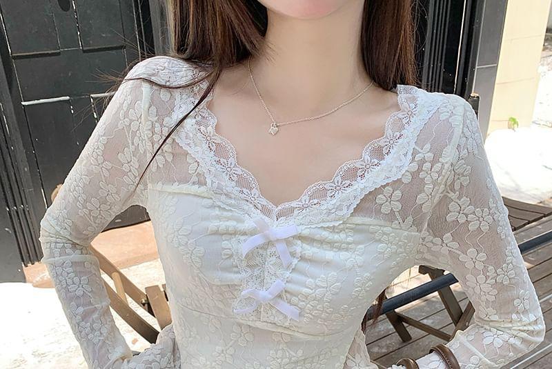 Long-Sleeve V-Neck Floral Bow Lace Slim Fit Top Product Image