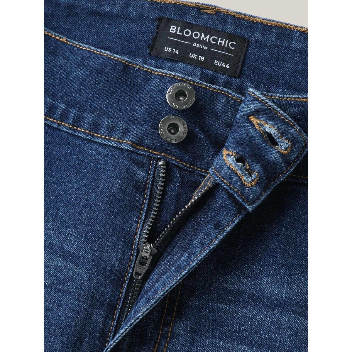 Plus Size Classic Straight-Leg Denim Shorts Women Midblue Medium stretch Everyday-Casual Slanted pocket Denim Shorts BloomChic 20/2X Product Image