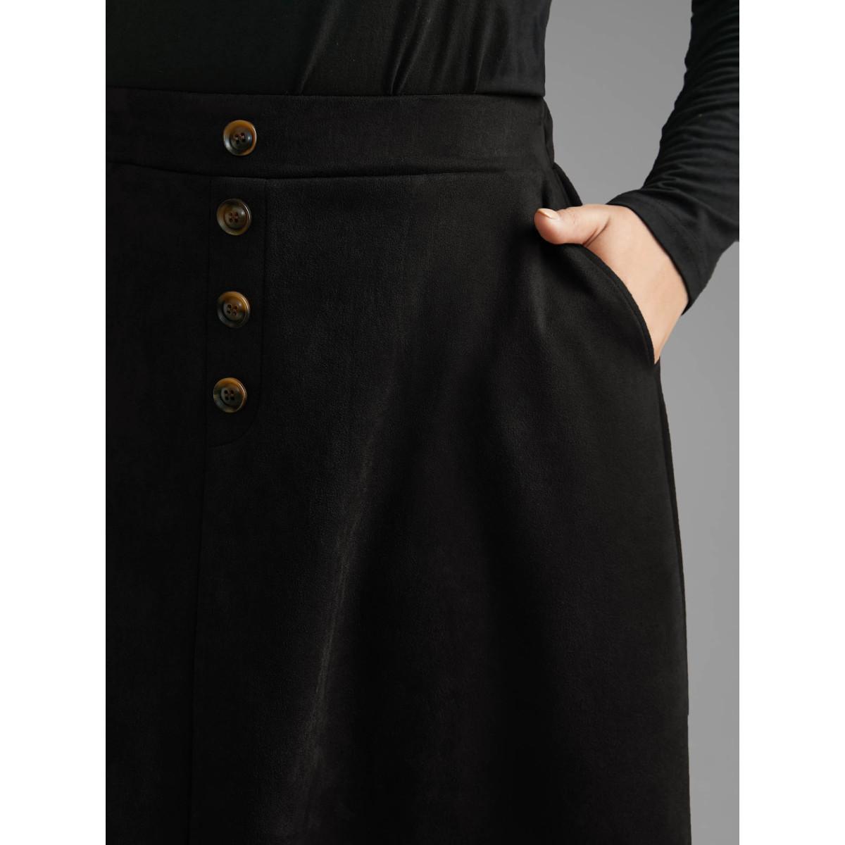 Plus Size Faux Suede Button Detail Pocket Skirt Women Black Elegant Button Loose Low stretch Slanted pocket Everyday Skirts BloomChic 28/5X Product Image