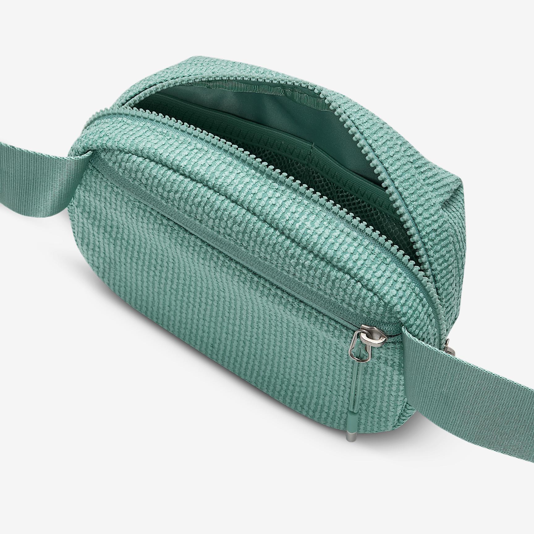 Nike Aura Crossbody Bag (2L) Product Image