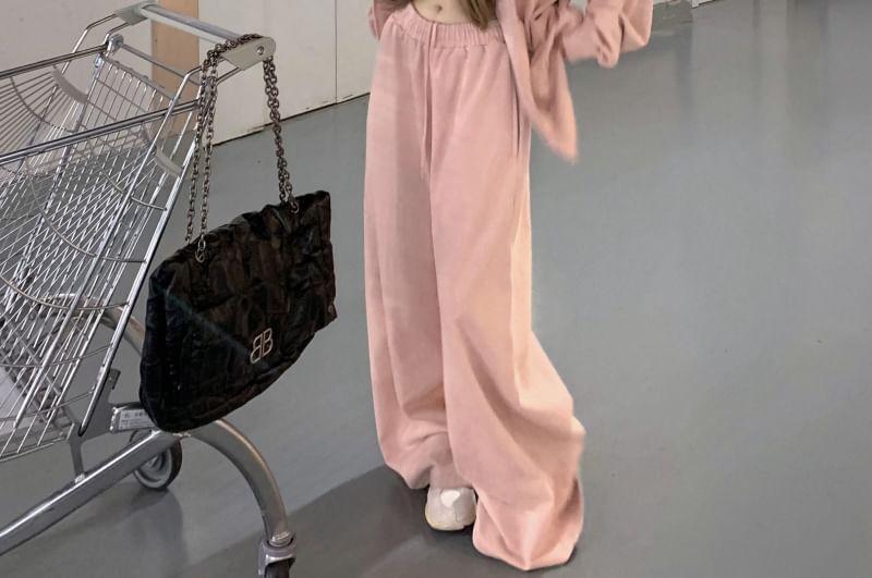 Mock-Neck Crop T-Shirt / Oversized Hooded Jacket / Drawcord Wide-Leg Sweatpants Product Image