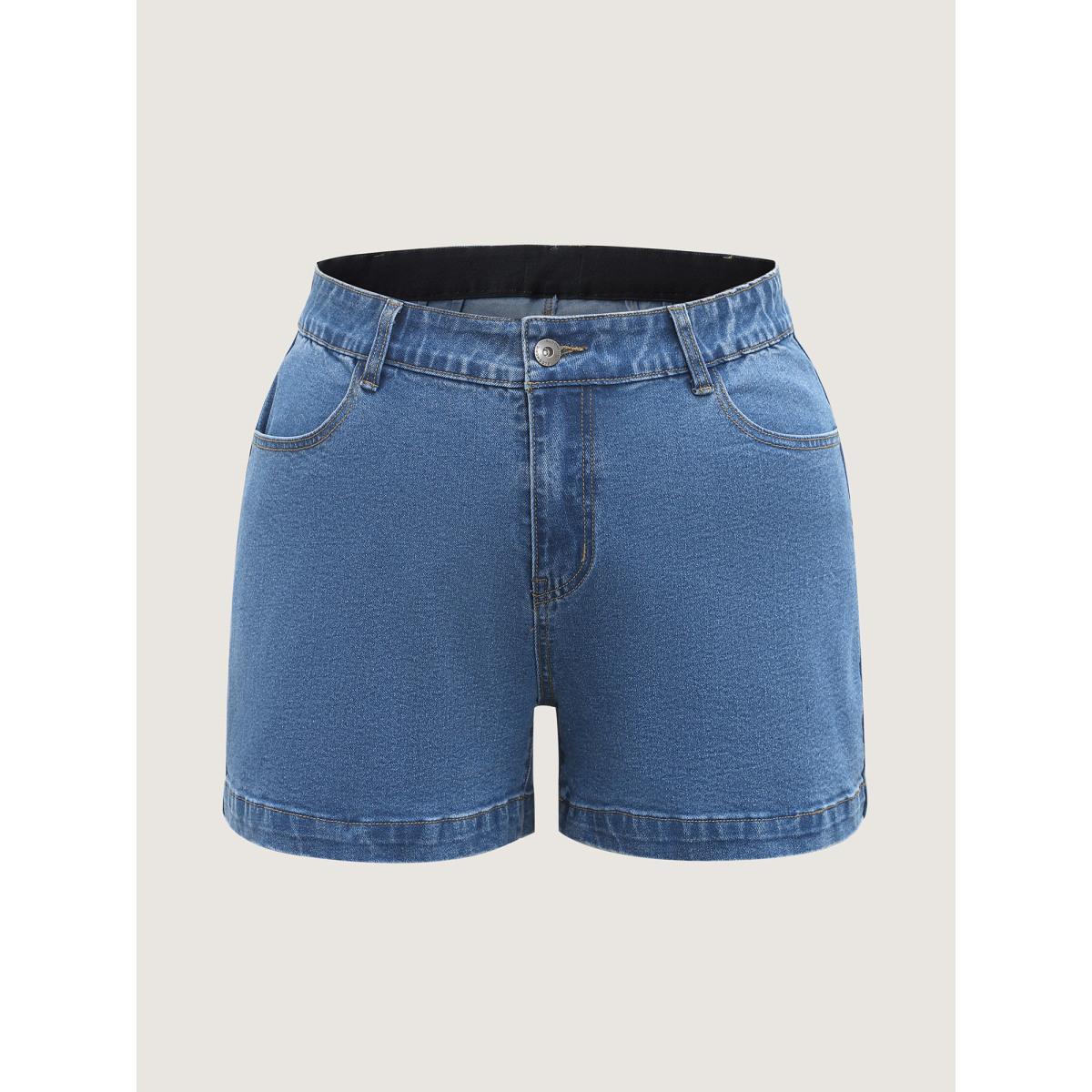 Plus Size Pull-On Stretchy Waist Denim Shorts Women Denimblue Medium stretch Everyday-Casual Slanted pocket Casual Denim Shorts BloomChic 26/4X Product Image