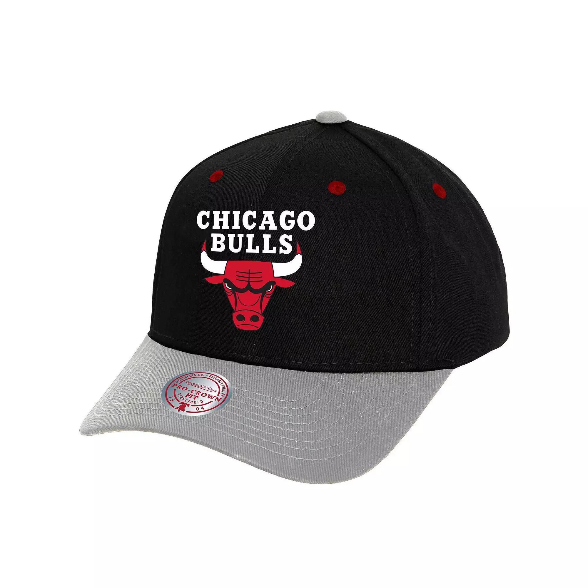 Mens Mitchell & Ness /Gray Chicago Bulls Pro Crown Adjustable Hat Product Image