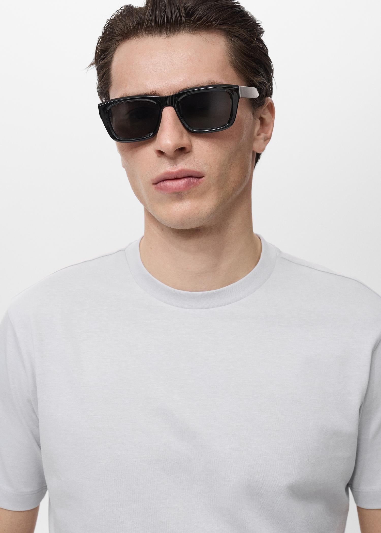100% cotton slim-fit t-shirt - Men | MANGO USA Product Image