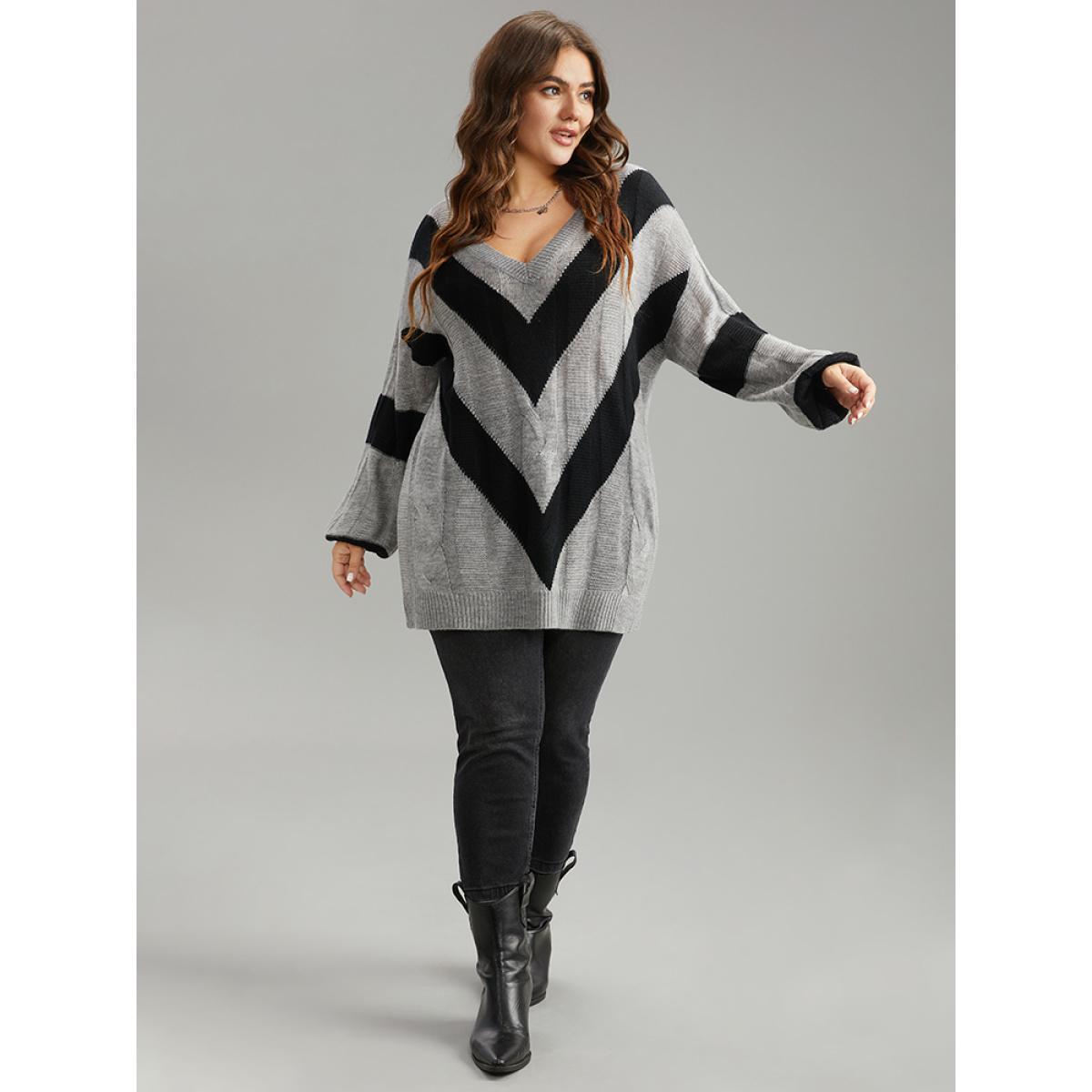 Plus Size Geometric Contrast V Neck Pullover DarkGray Women Casual Loose Long Sleeve V-neck Everyday Pullovers BloomChic 18-20/2X Product Image