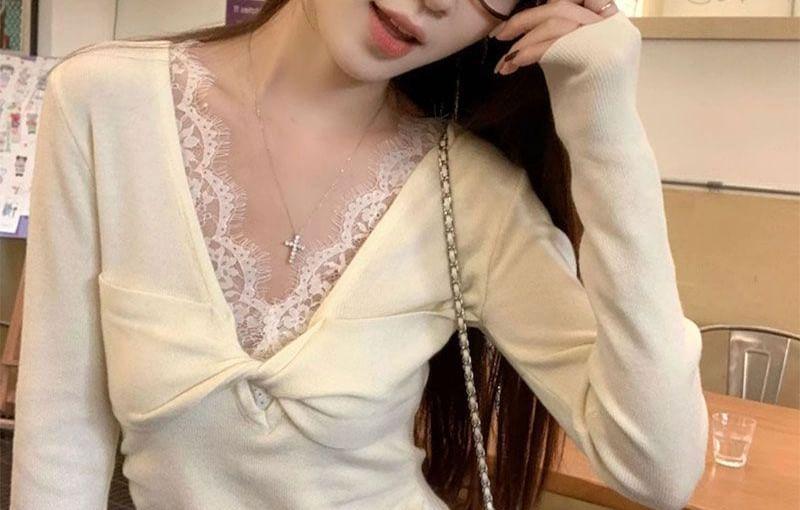 Long-Sleeve V-Neck Plain Lace Trim Knot Tee Product Image