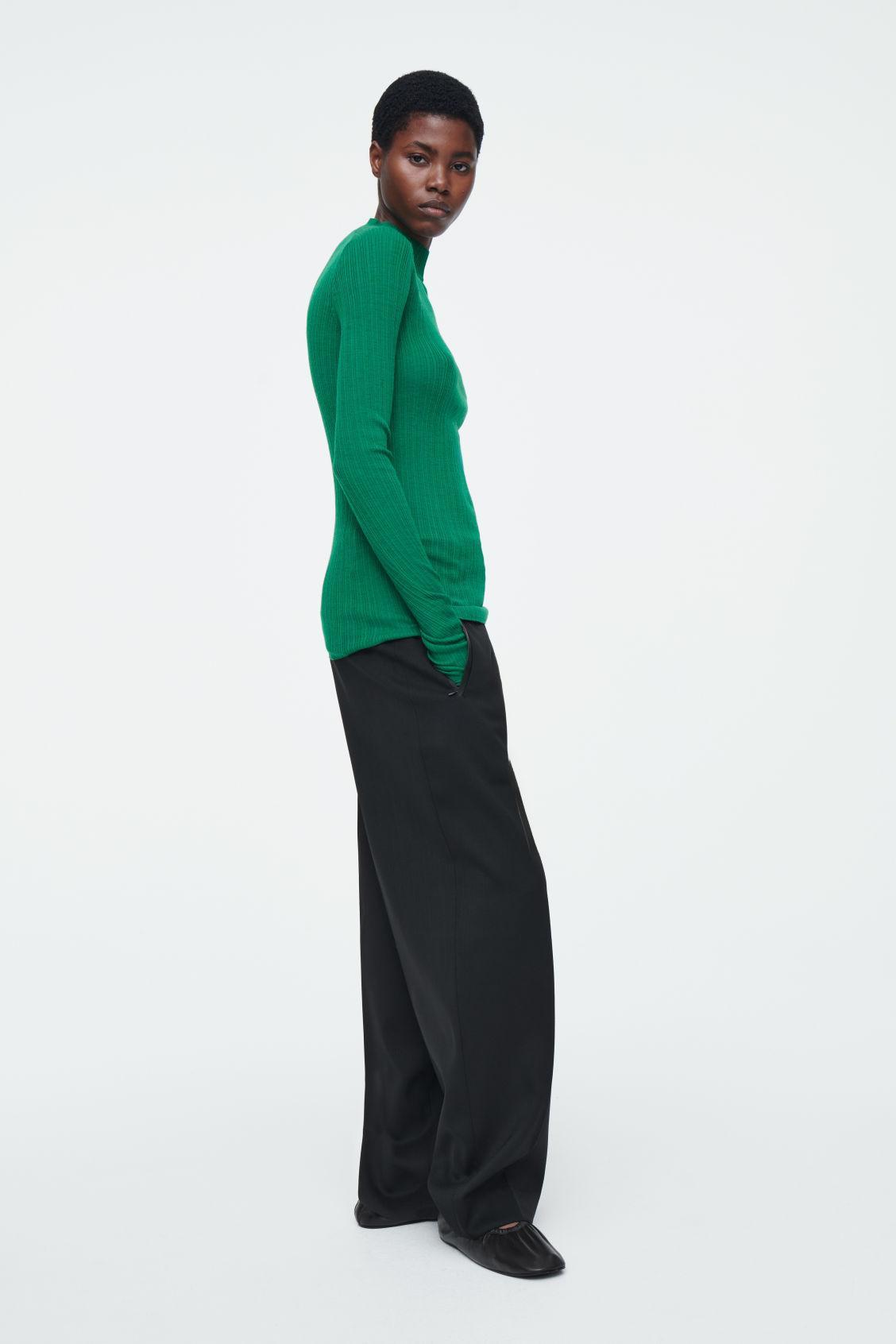 THE RIBBED MERINO WOOL TOP Product Image