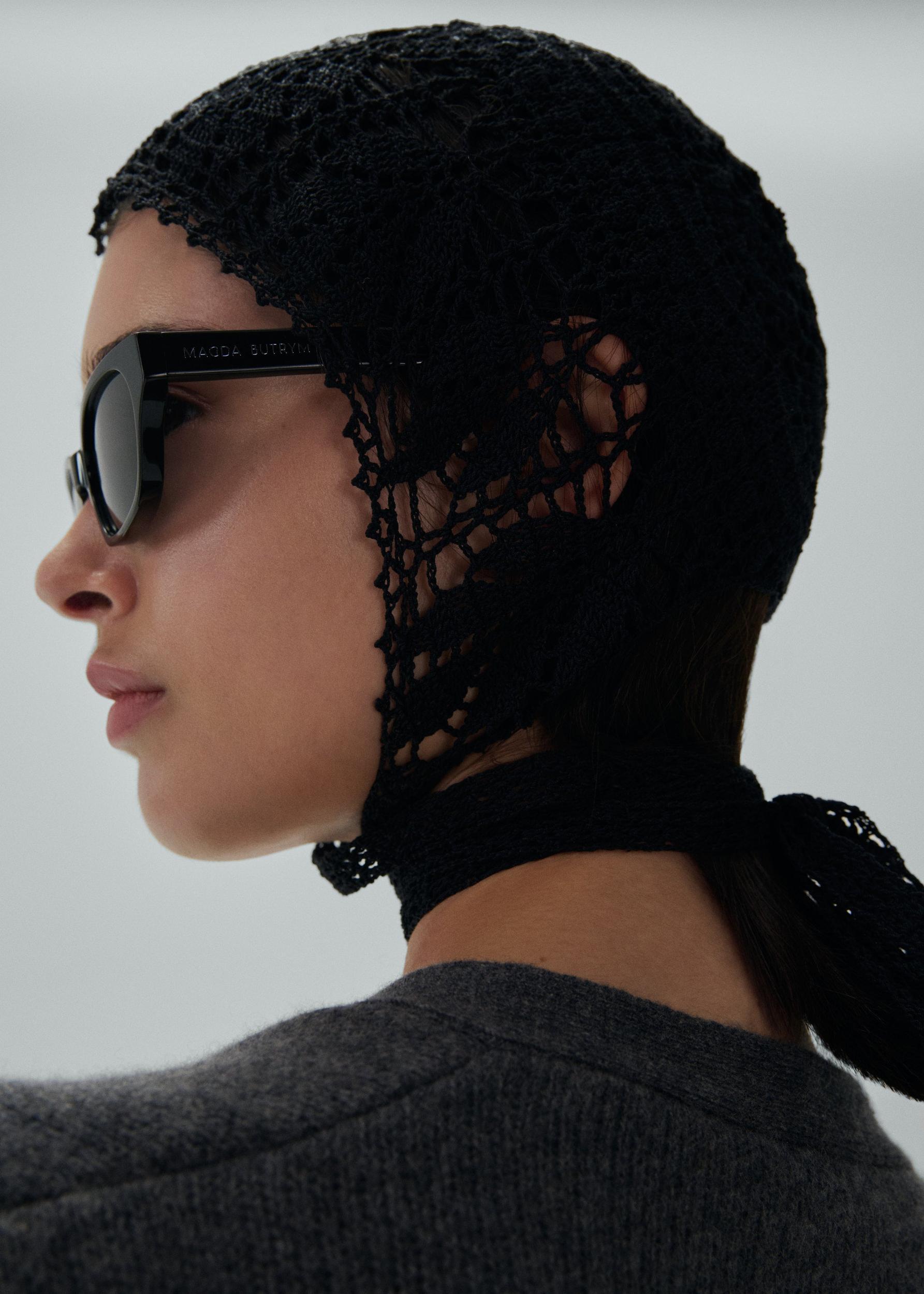 Crochet bonnet in black Product Image
