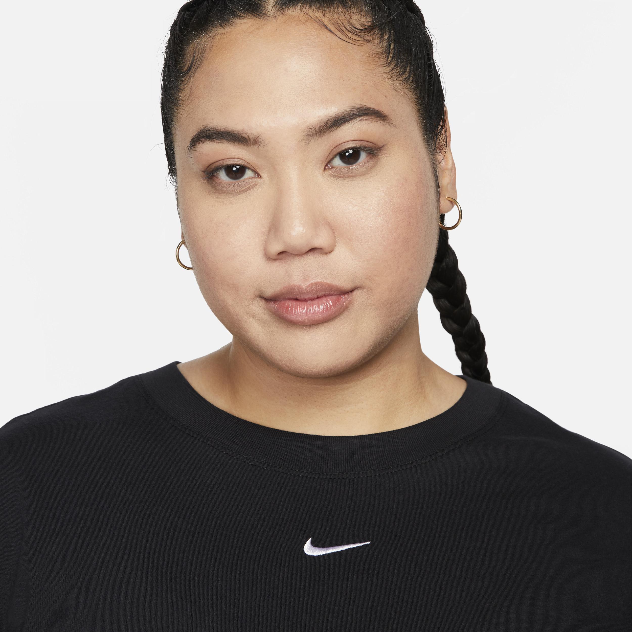 Plus Size Nike Sportswear Essential Tee, Women's, Size: 1XL, Black Product Image