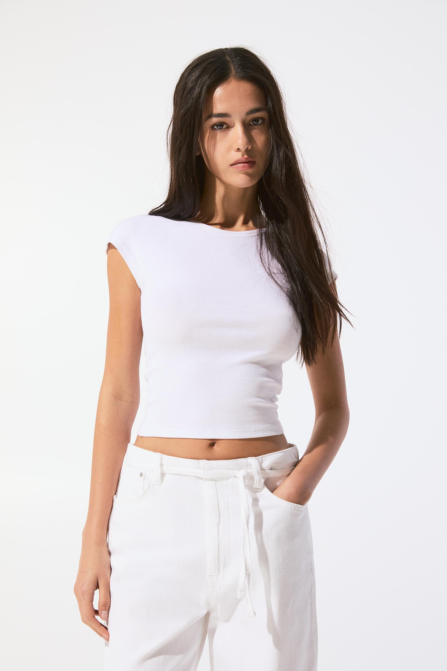 Fitted T-shirt with whole sleeves Product Image